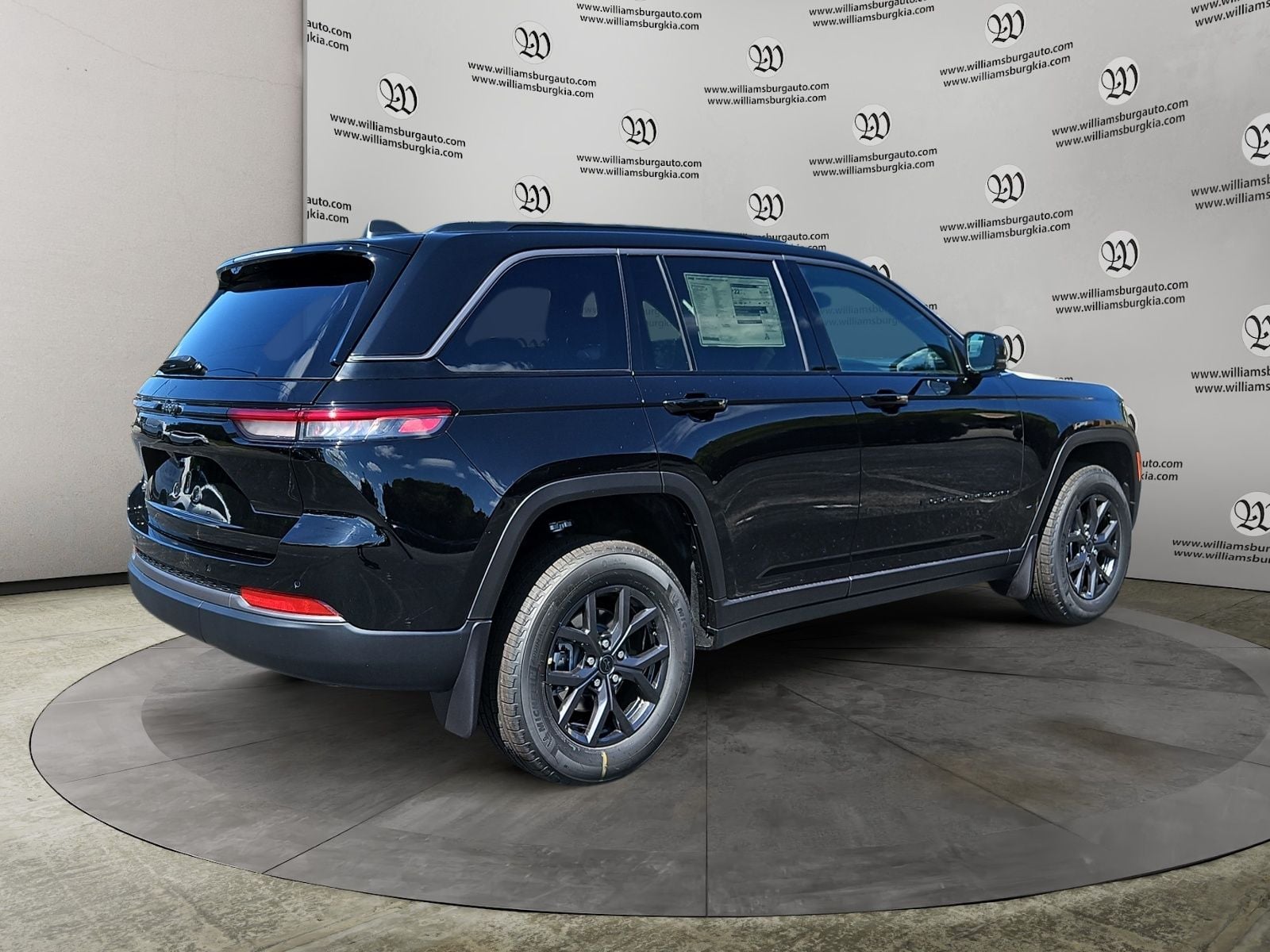 2027 Jeep Grand Cherokee Laredo Altitude Photo in Williamsburg VA 23185