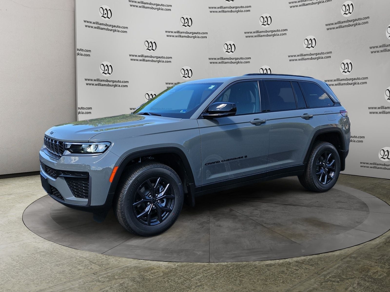 2027 Jeep Grand Cherokee Laredo Altitude Photo in Williamsburg VA 23185