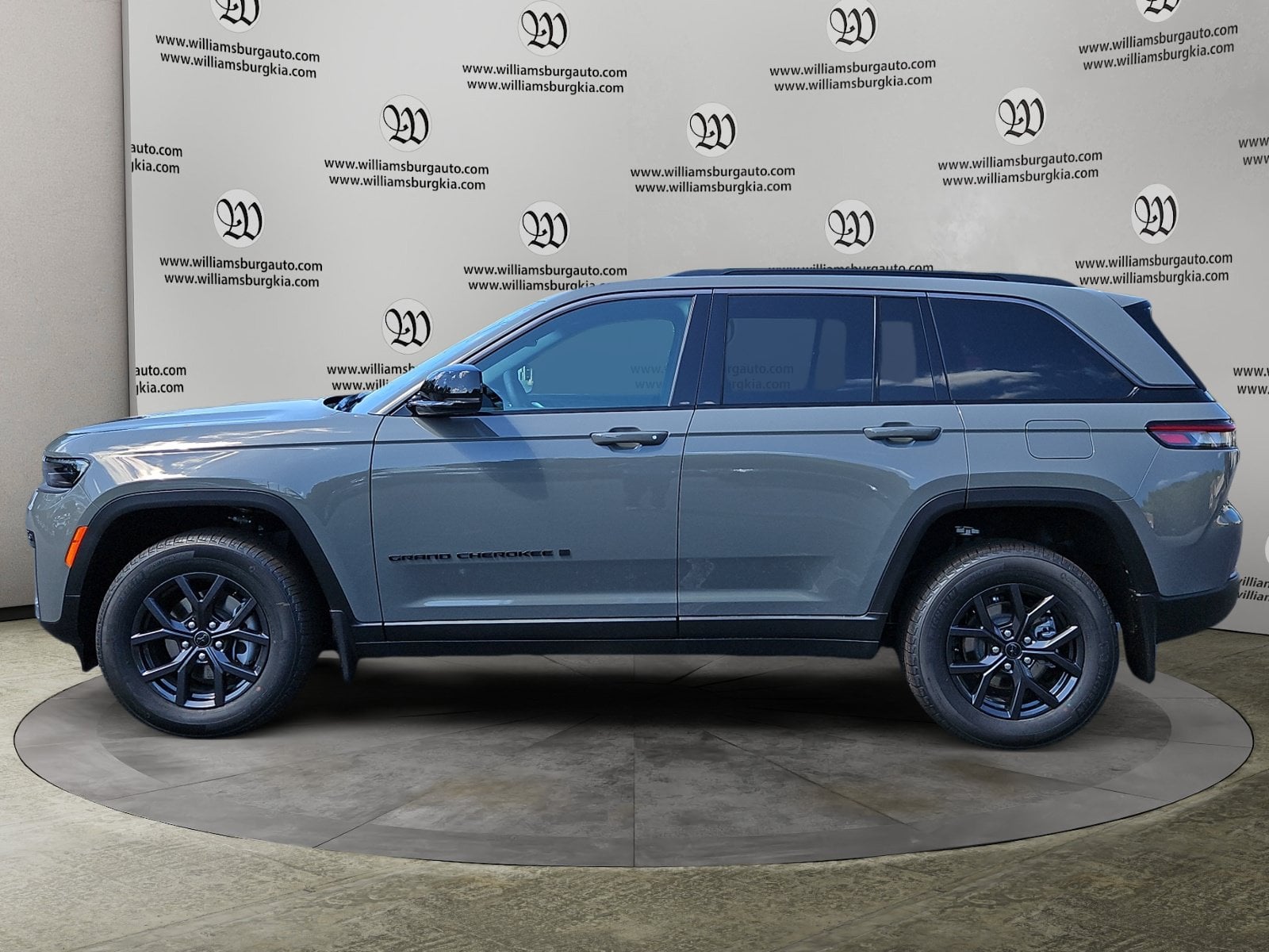 2027 Jeep Grand Cherokee Laredo Altitude Photo in Williamsburg VA 23185