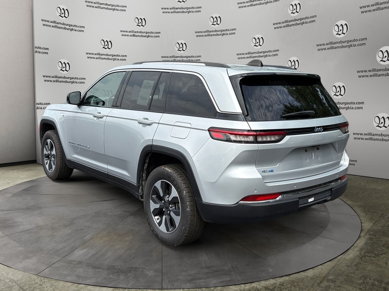 Pre-Owned 2024 Jeep Grand Cherokee 4xe - photo - 2