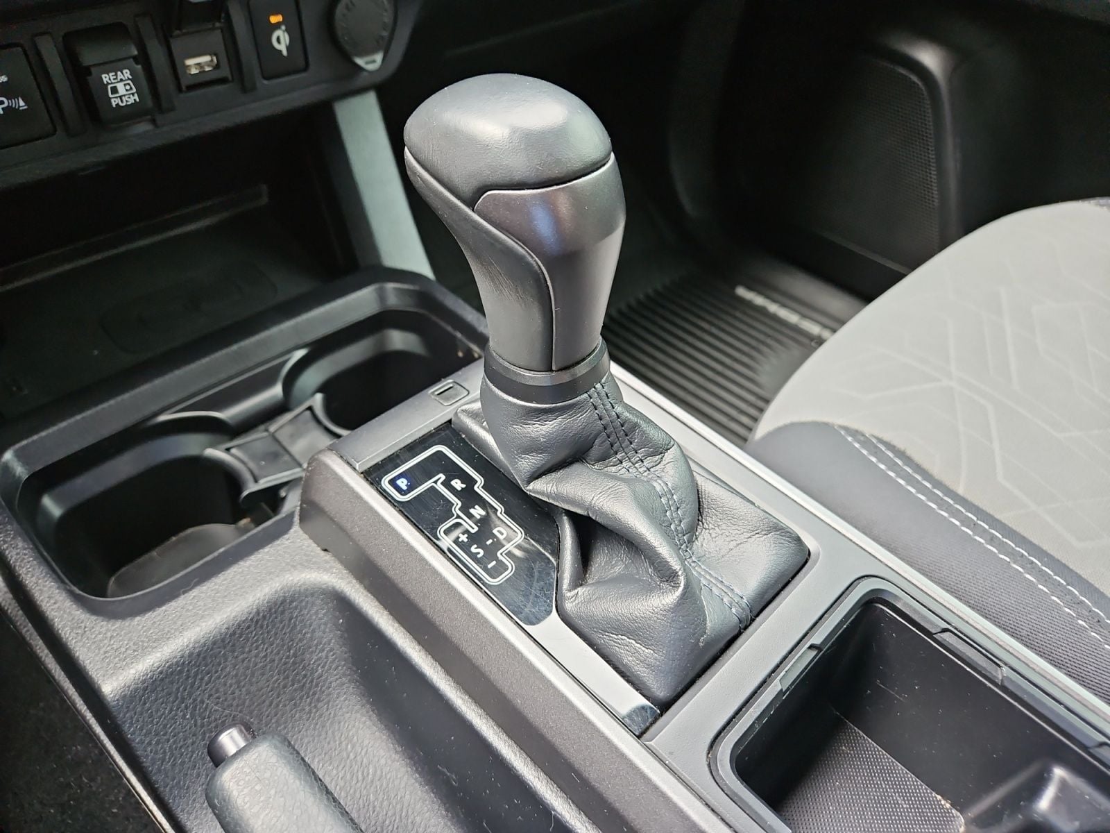 Pre-Owned 2020 Toyota Tacoma TRD Off-Road - photo - 26