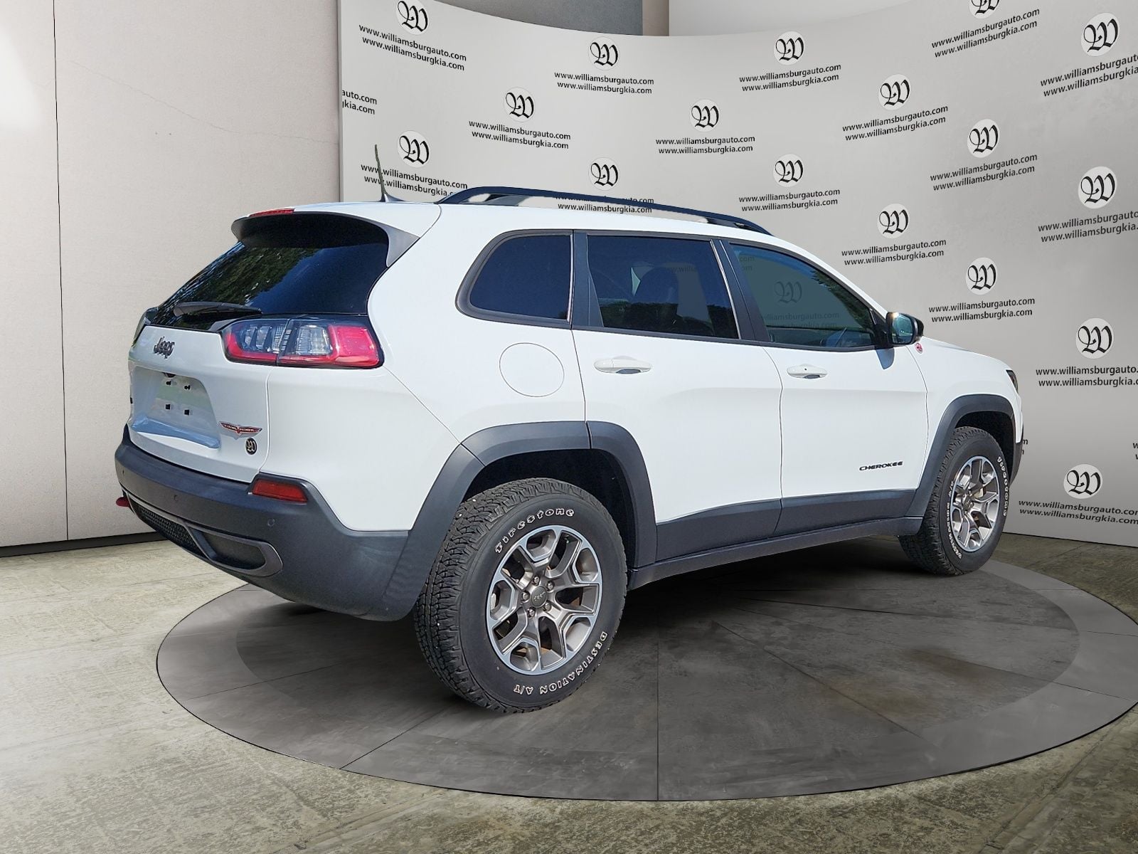 Pre-Owned 2022 Jeep Cherokee Trailhawk - photo - 4