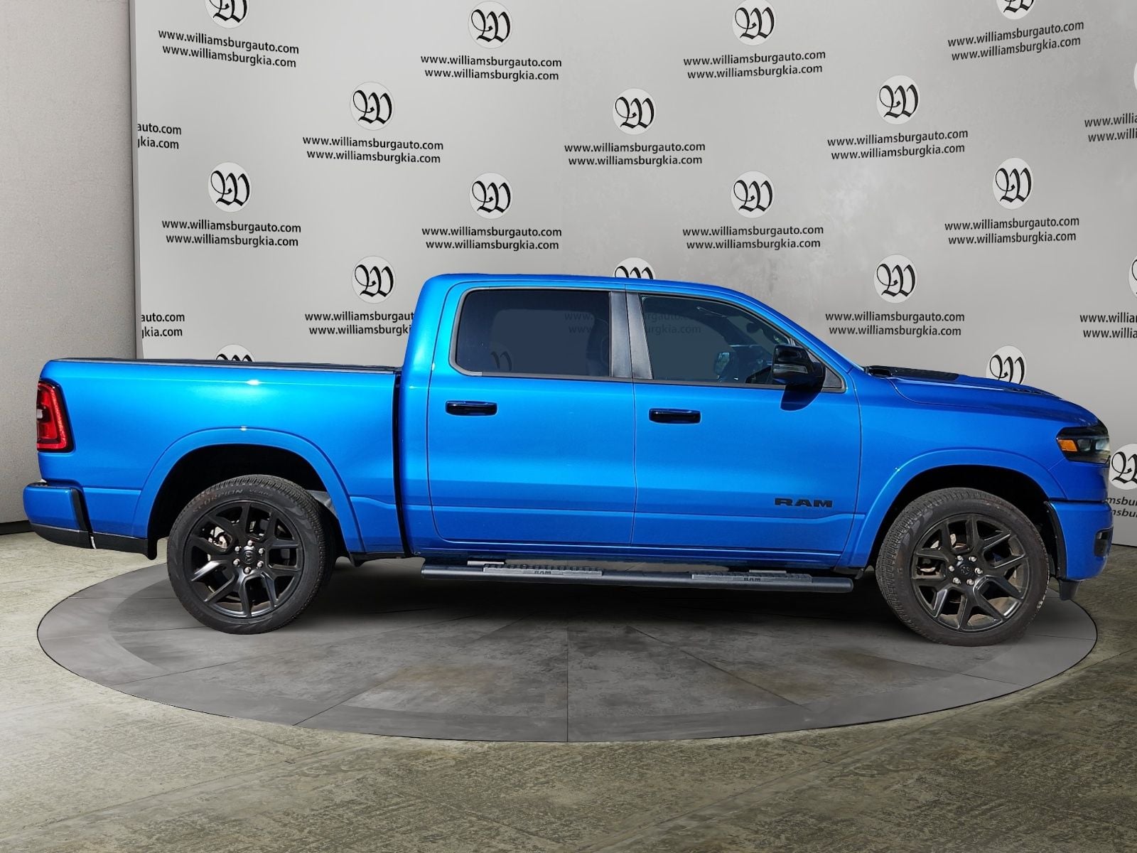Pre-Owned 2025 Ram 1500 Laramie - photo - 5