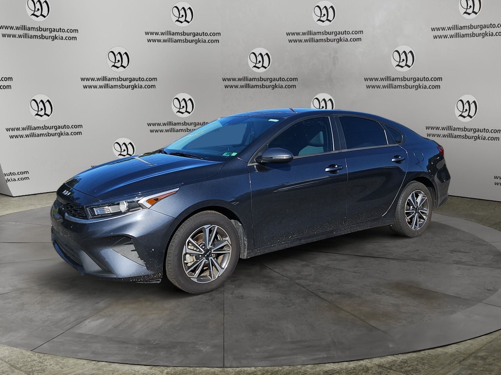 Pre-Owned 2023 Kia Forte LXS - photo - 0