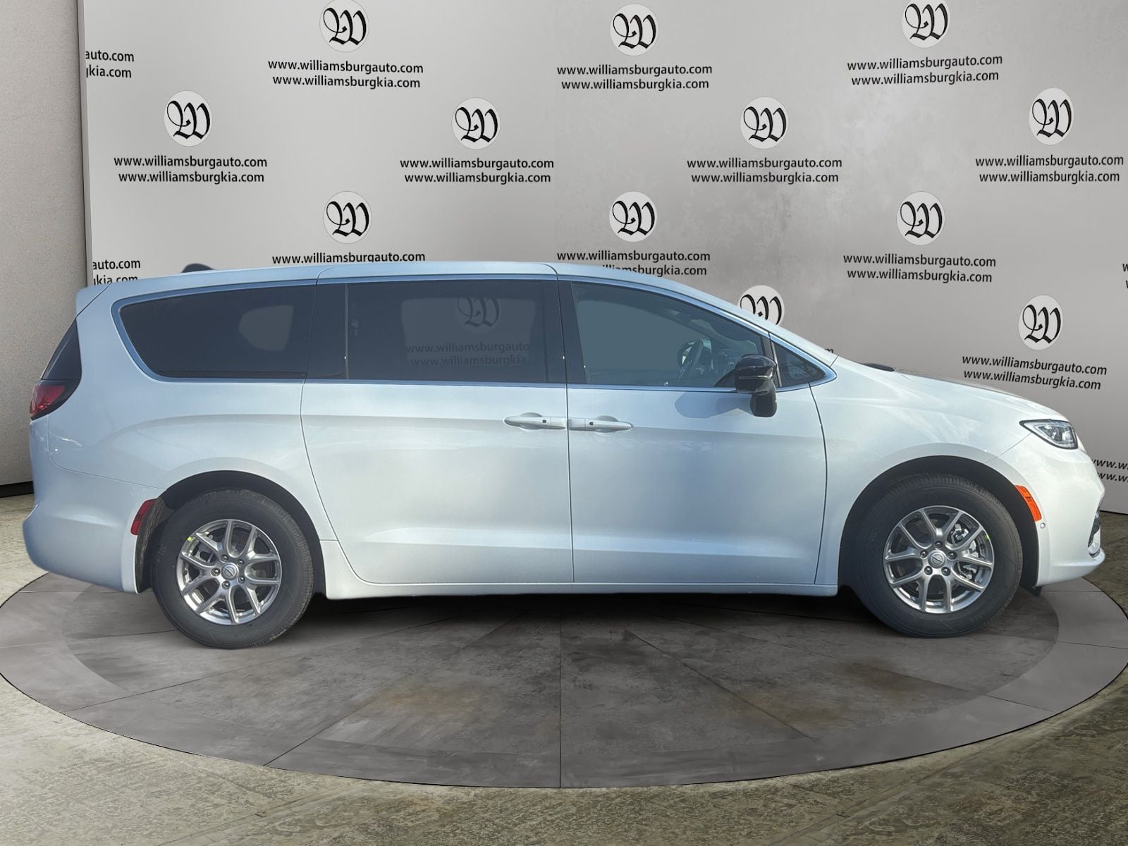 New 2026 Chrysler Pacifica Select - photo - 5