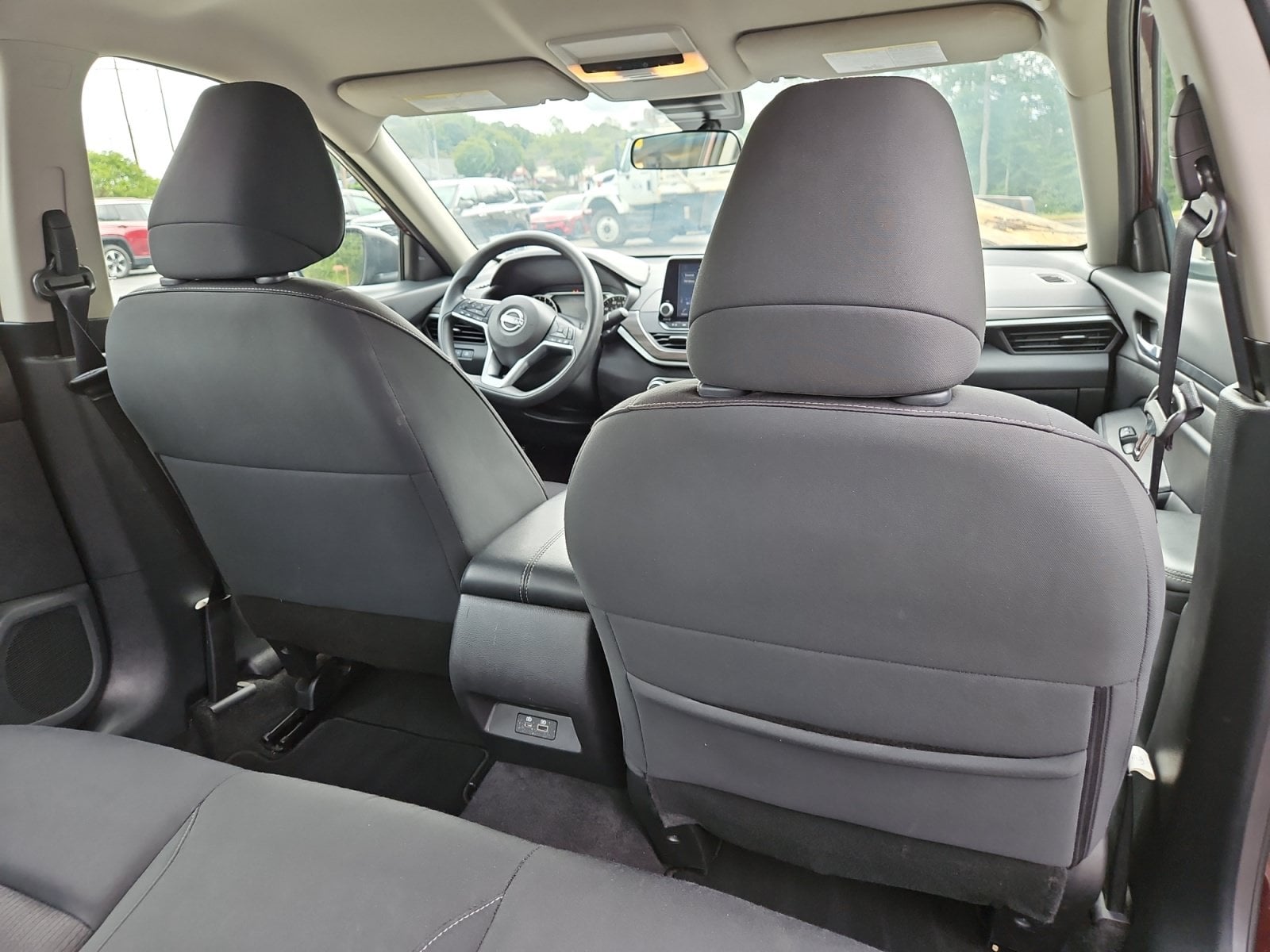 Pre-Owned 2025 Nissan Altima 2.5 SV - photo - 17
