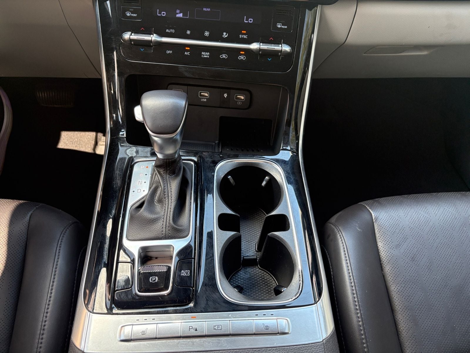 Pre-Owned 2024 Kia Carnival EX - photo - 22