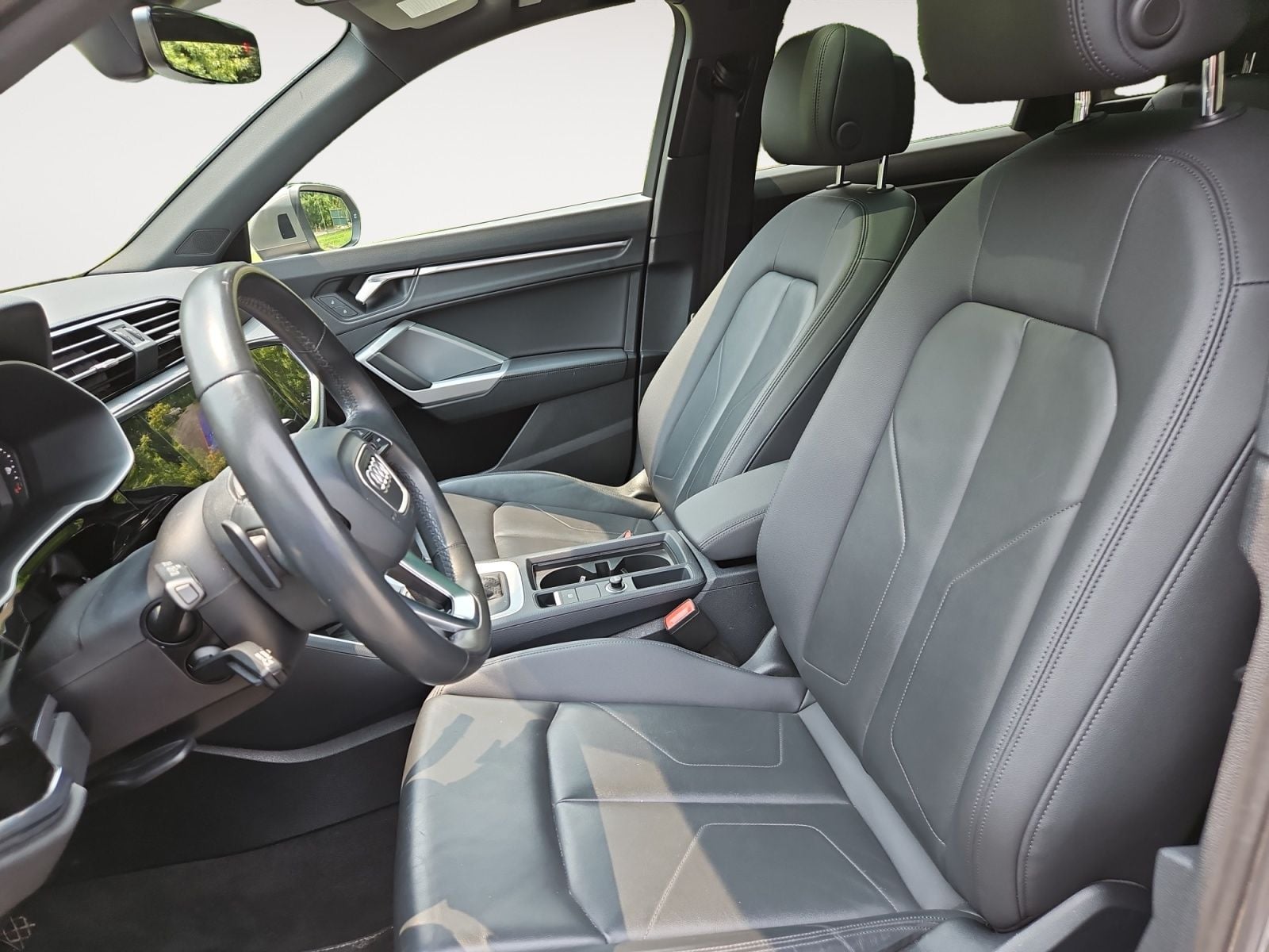 Pre-Owned 2024 Audi Q3 Premium - photo - 8