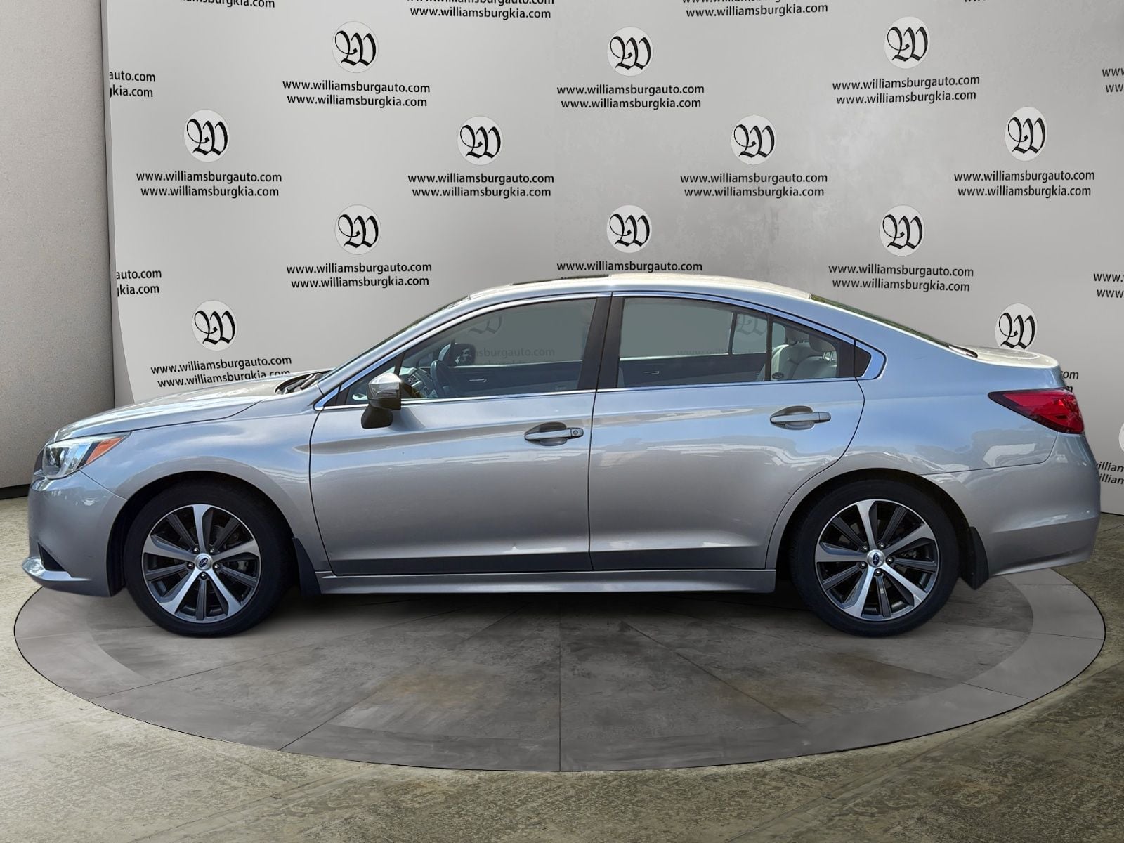 Pre-Owned 2015 Subaru Legacy 2.5i - photo - 1