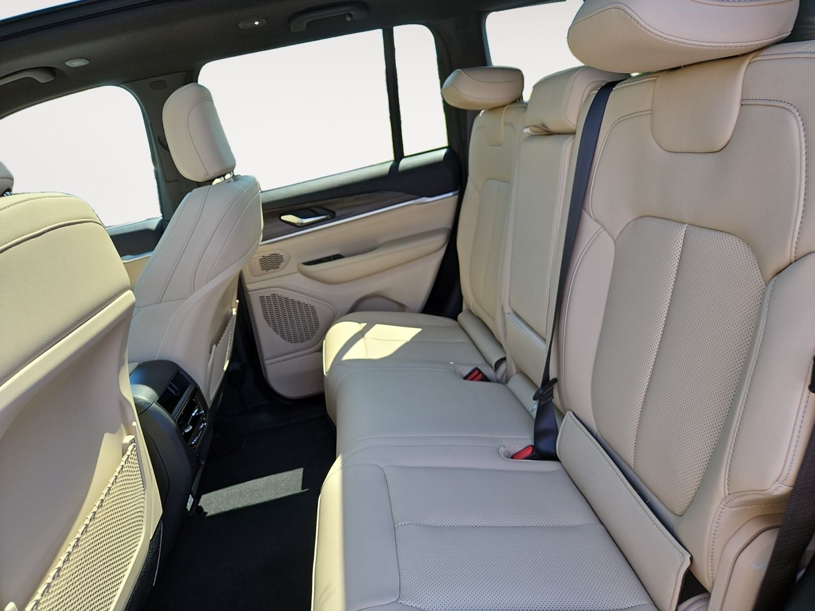 New 2027 Jeep Grand Cherokee Limited - photo - 12