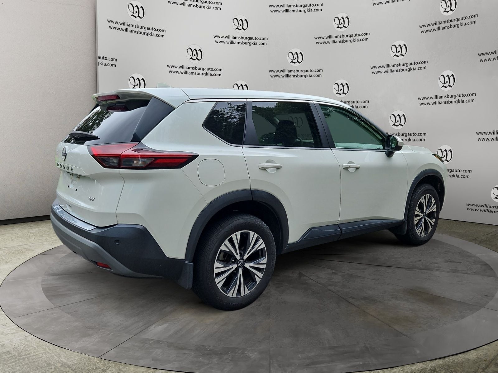 Pre-Owned 2023 Nissan Rogue SV - photo - 4
