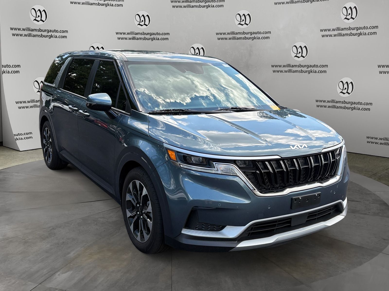 Pre-Owned 2024 Kia Carnival EX - photo - 6