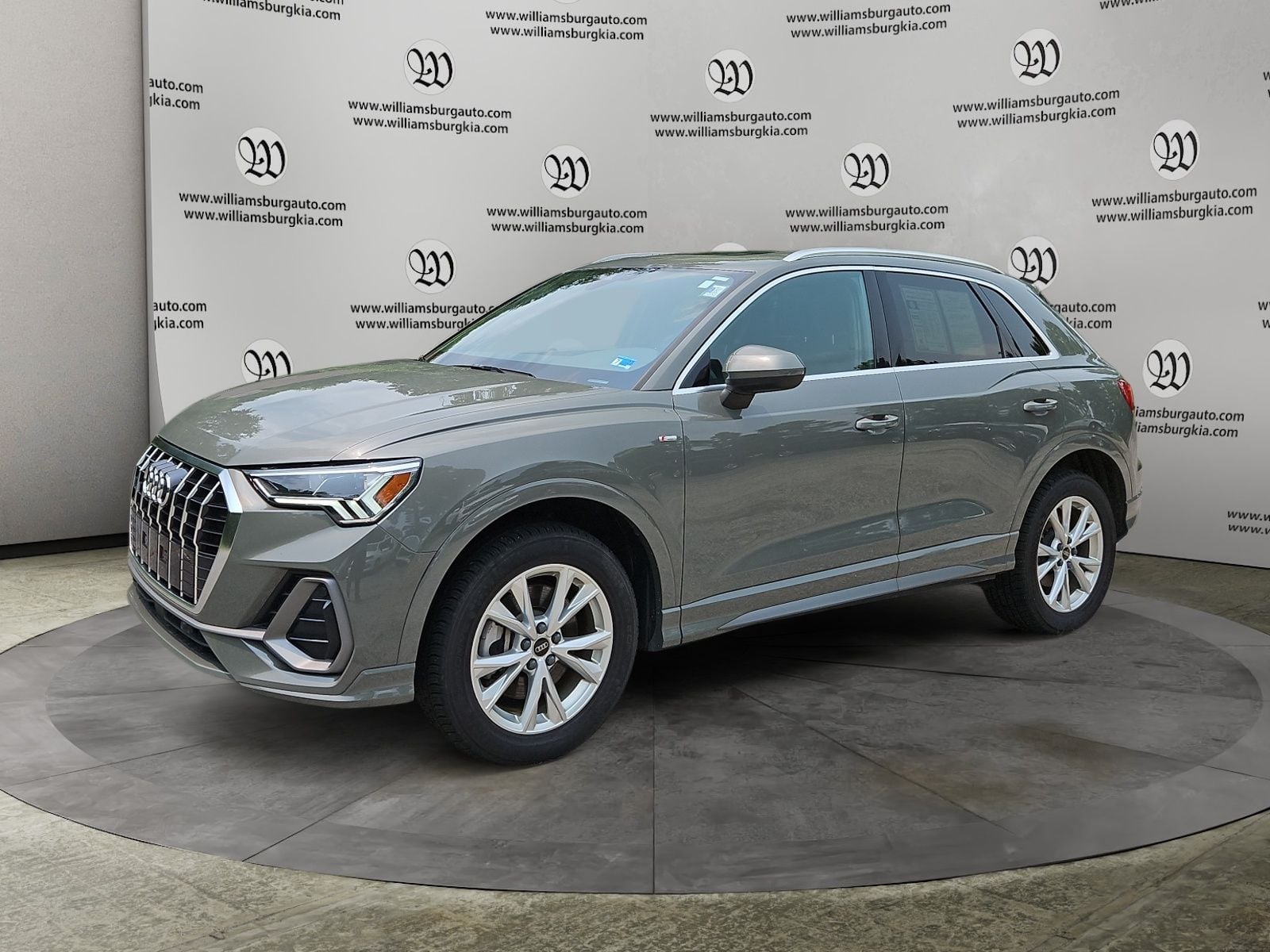 Pre-Owned 2024 Audi Q3 Premium - photo - 0