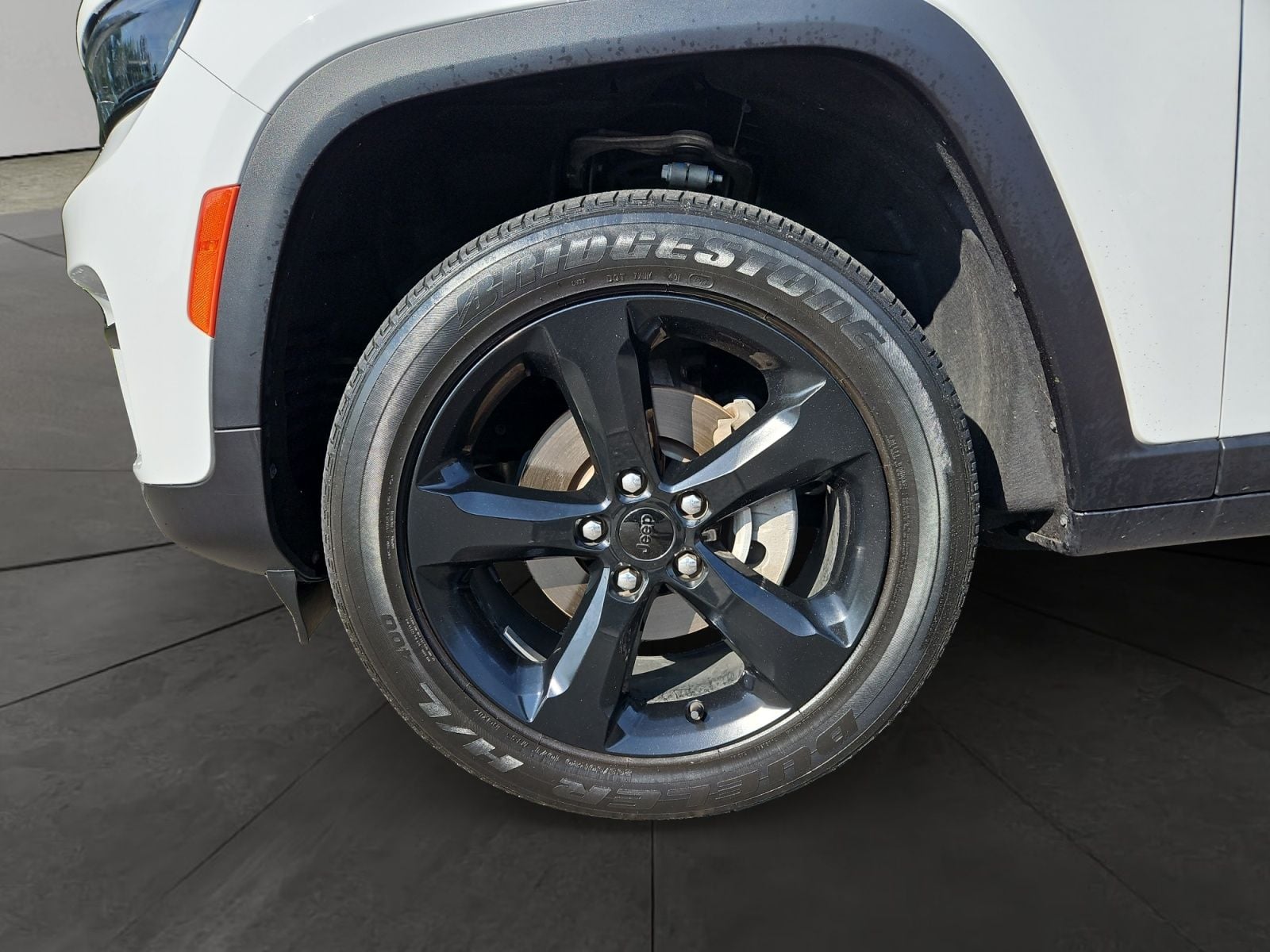 Pre-Owned 2024 Jeep Grand Cherokee Altitude - photo - 13