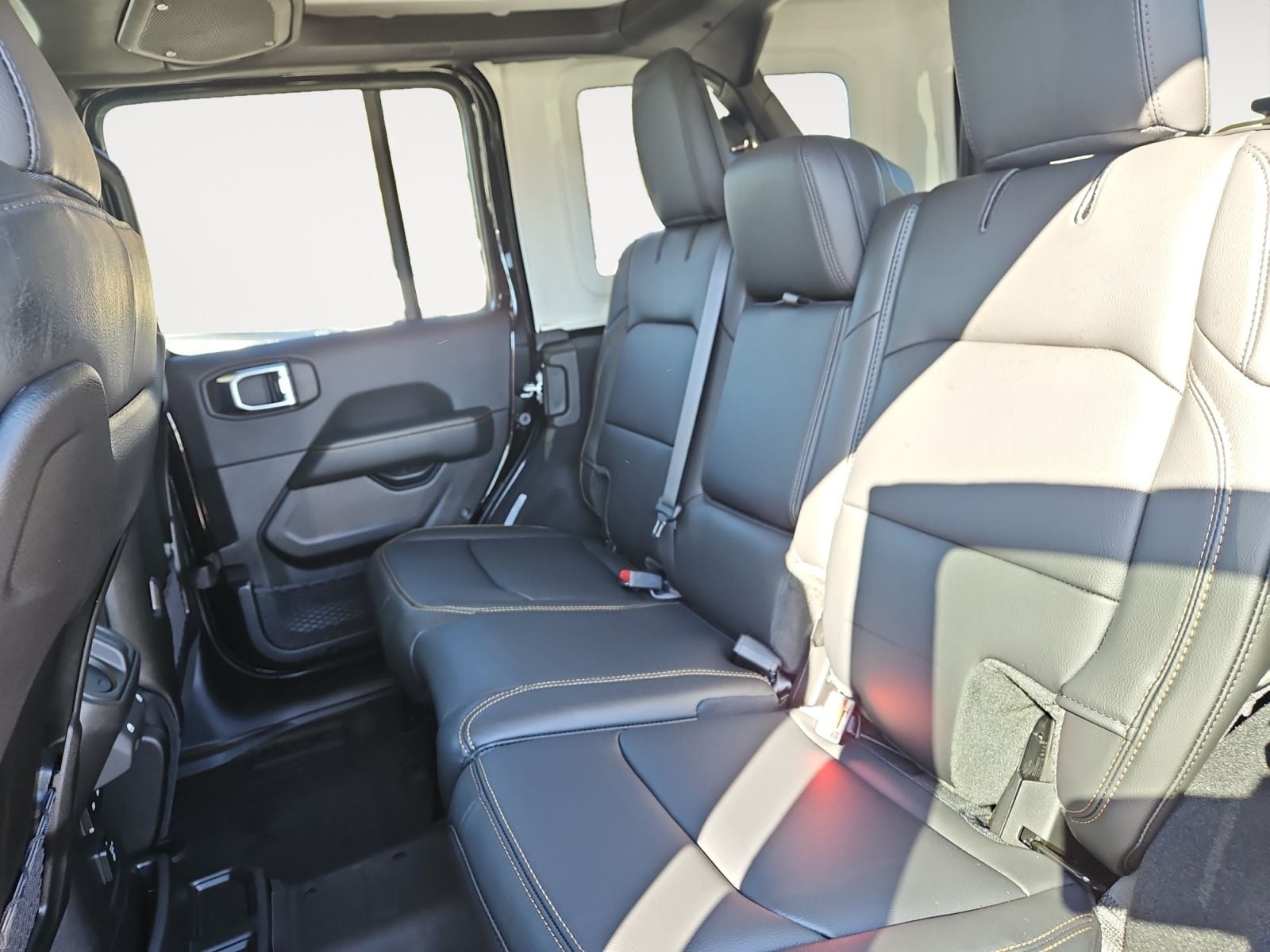 New 2025 Jeep Wrangler Sahara - photo - 12