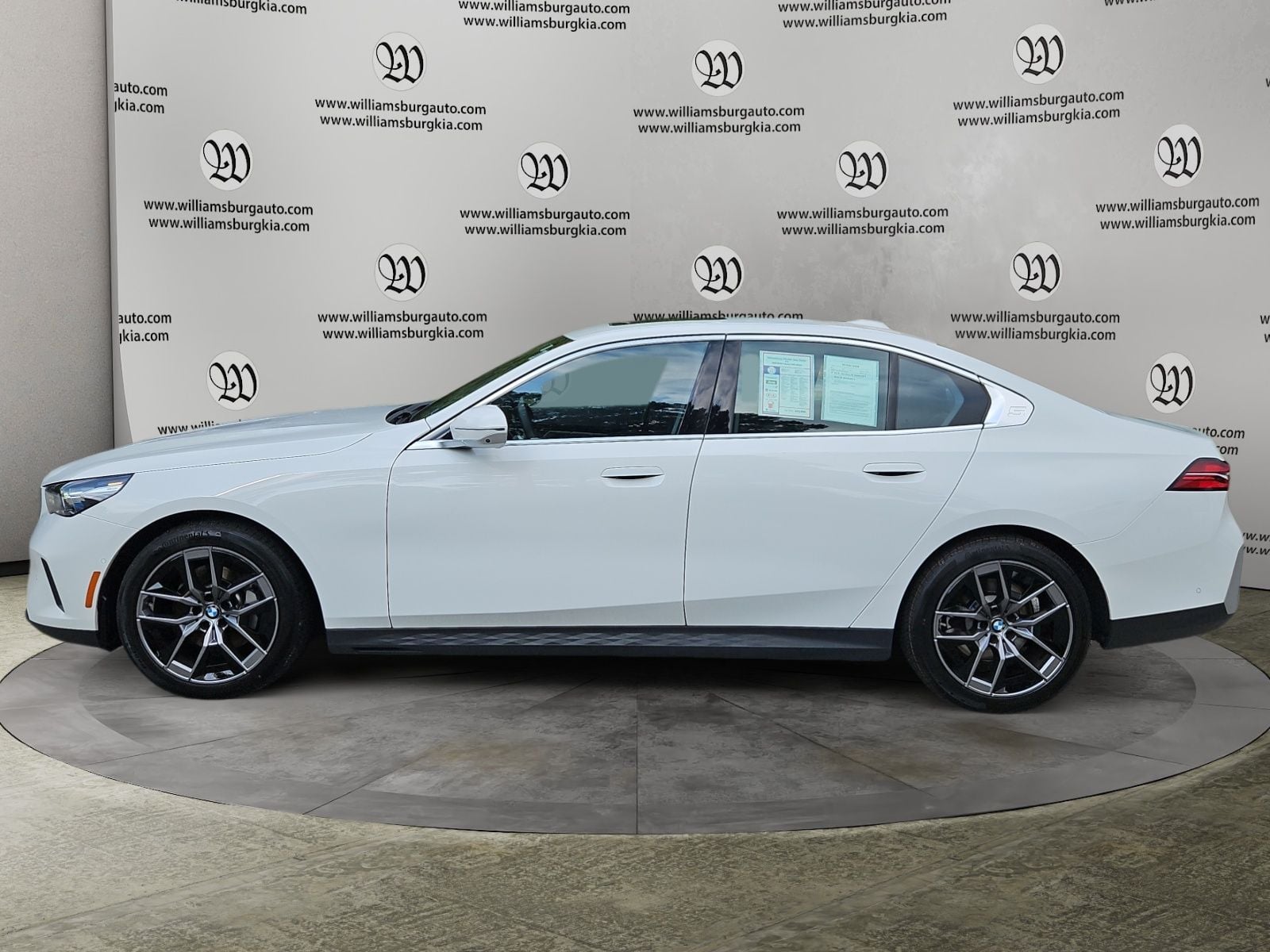 Pre-Owned 2026 BMW 5 Series 530i xDrive - photo - 1