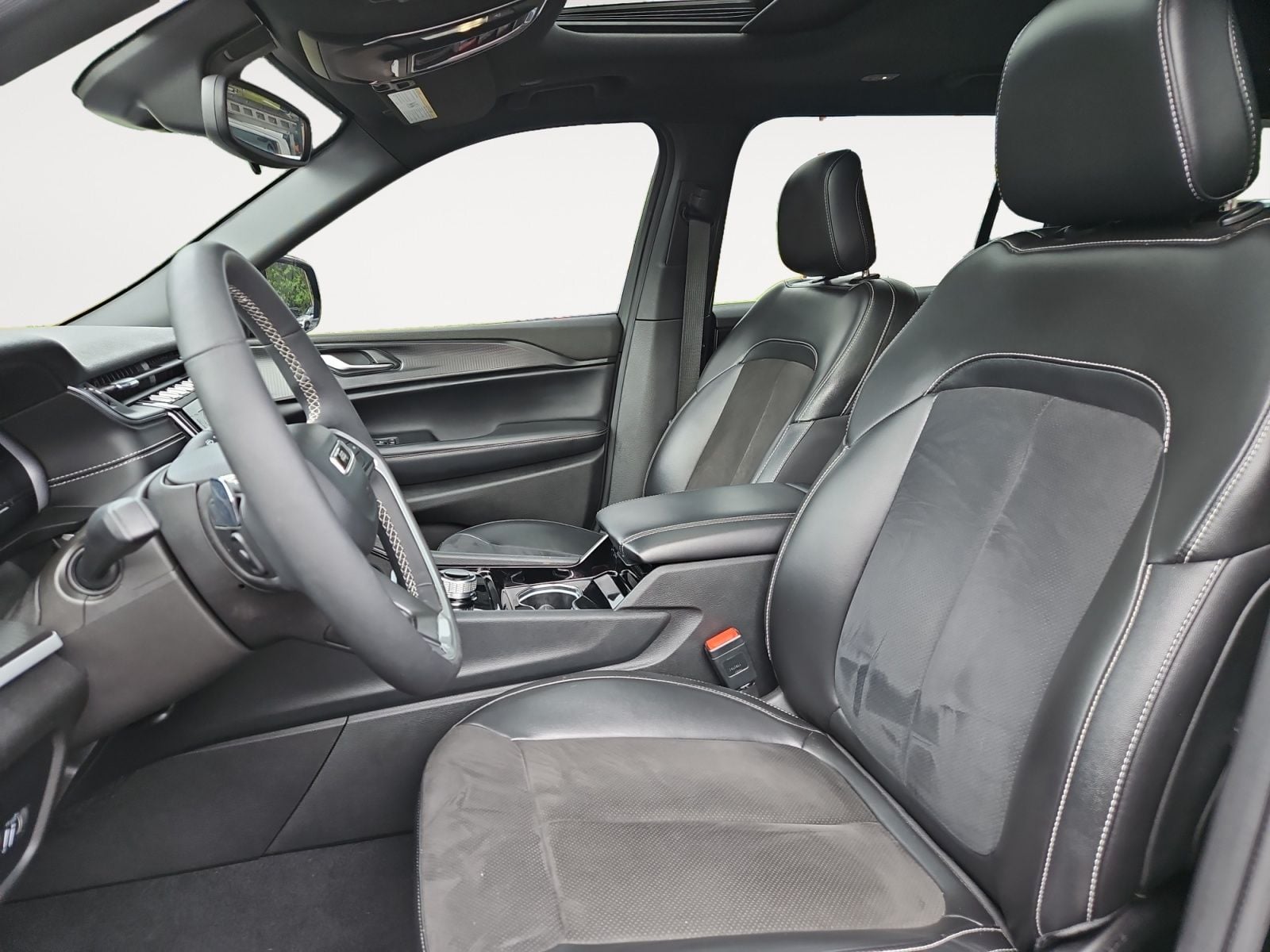 Pre-Owned 2023 Jeep Grand Cherokee L Altitude - photo - 8