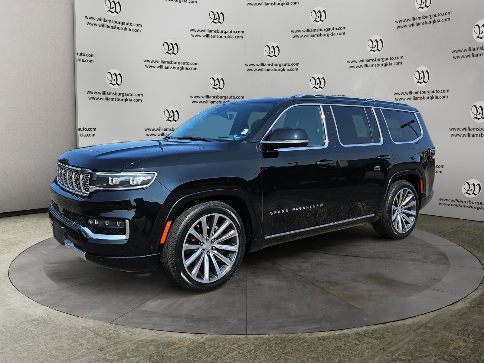 Pre-Owned 2022 Jeep Grand Wagoneer Series II - photo - 0