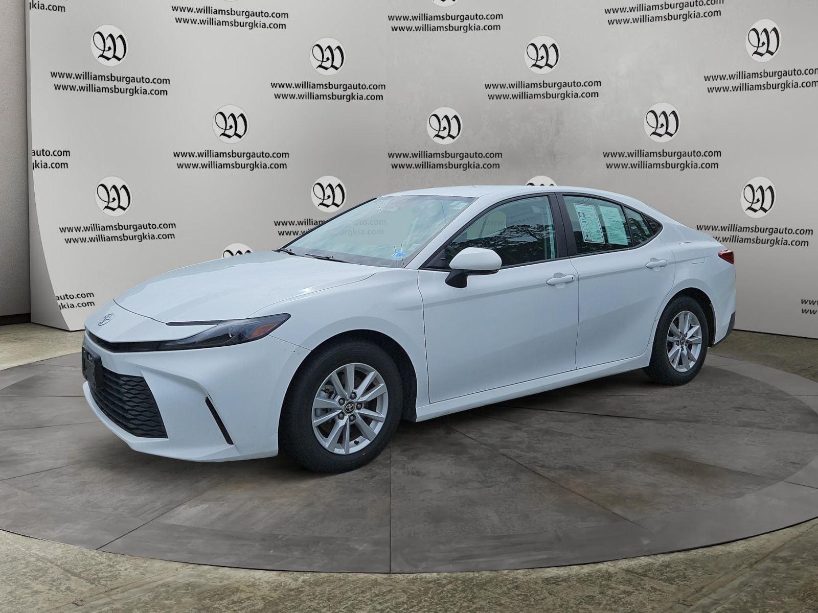Pre-Owned 2025 Toyota Camry LE - photo - 0