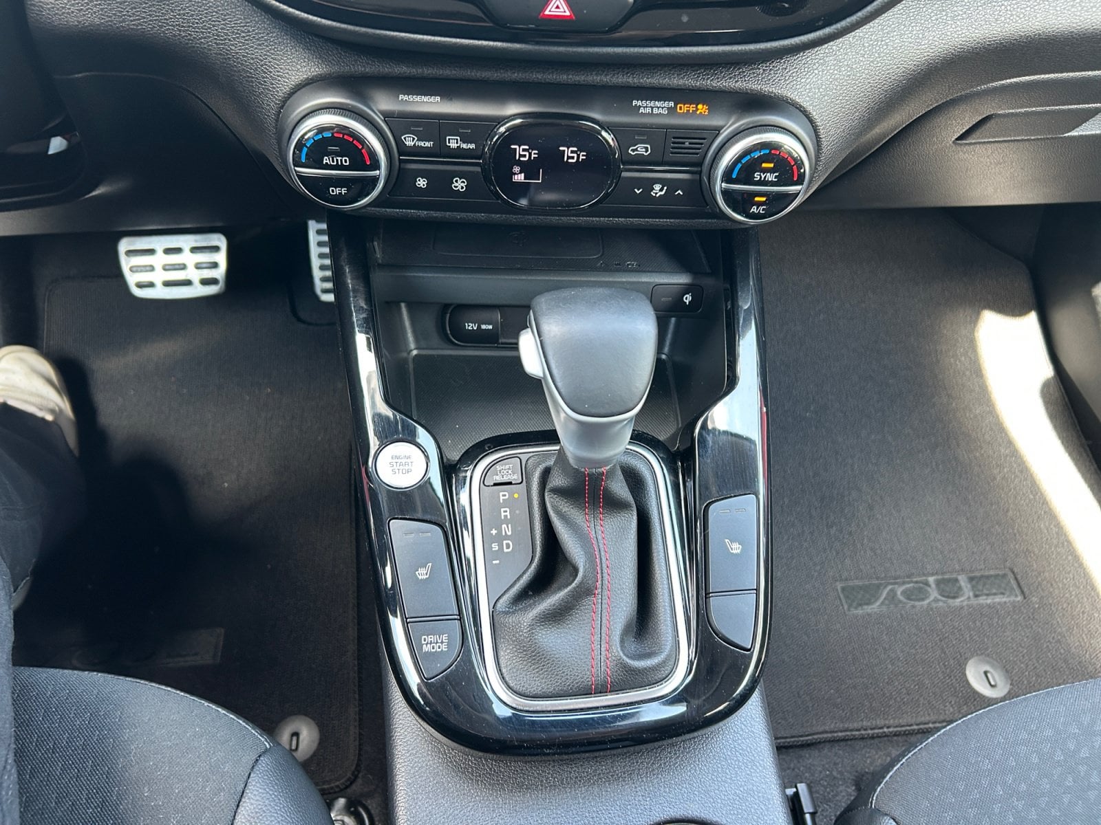 Pre-Owned 2024 Kia Soul GT-Line - photo - 19