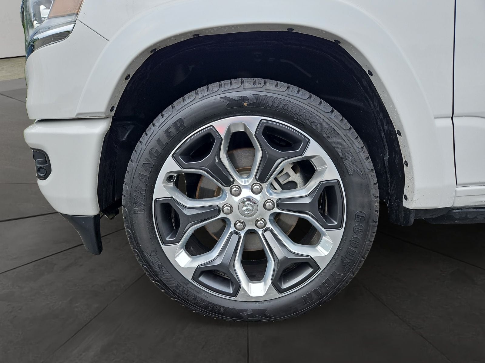 Pre-Owned 2021 Ram 1500 Limited - photo - 13
