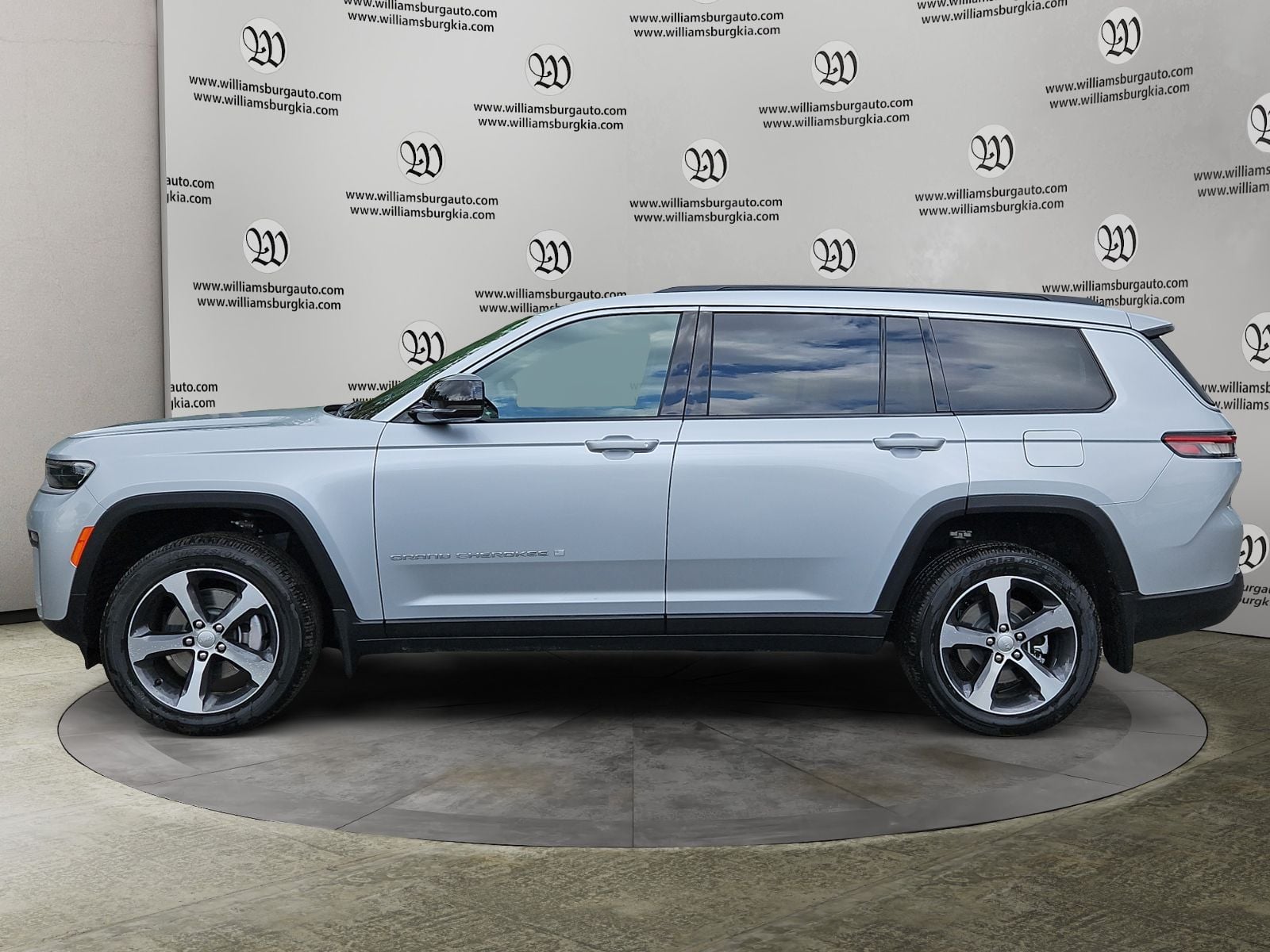 New 2026 Jeep Grand Cherokee L Limited - photo - 1