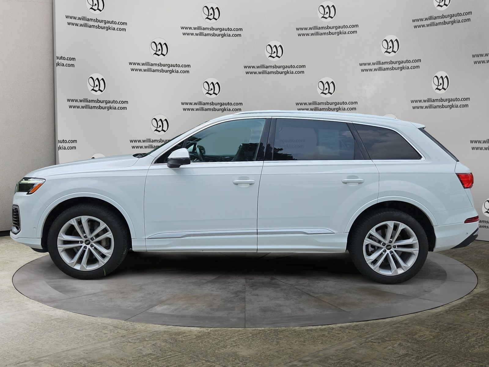 Pre-Owned 2025 Audi Q7 55 Premium Plus - photo - 1
