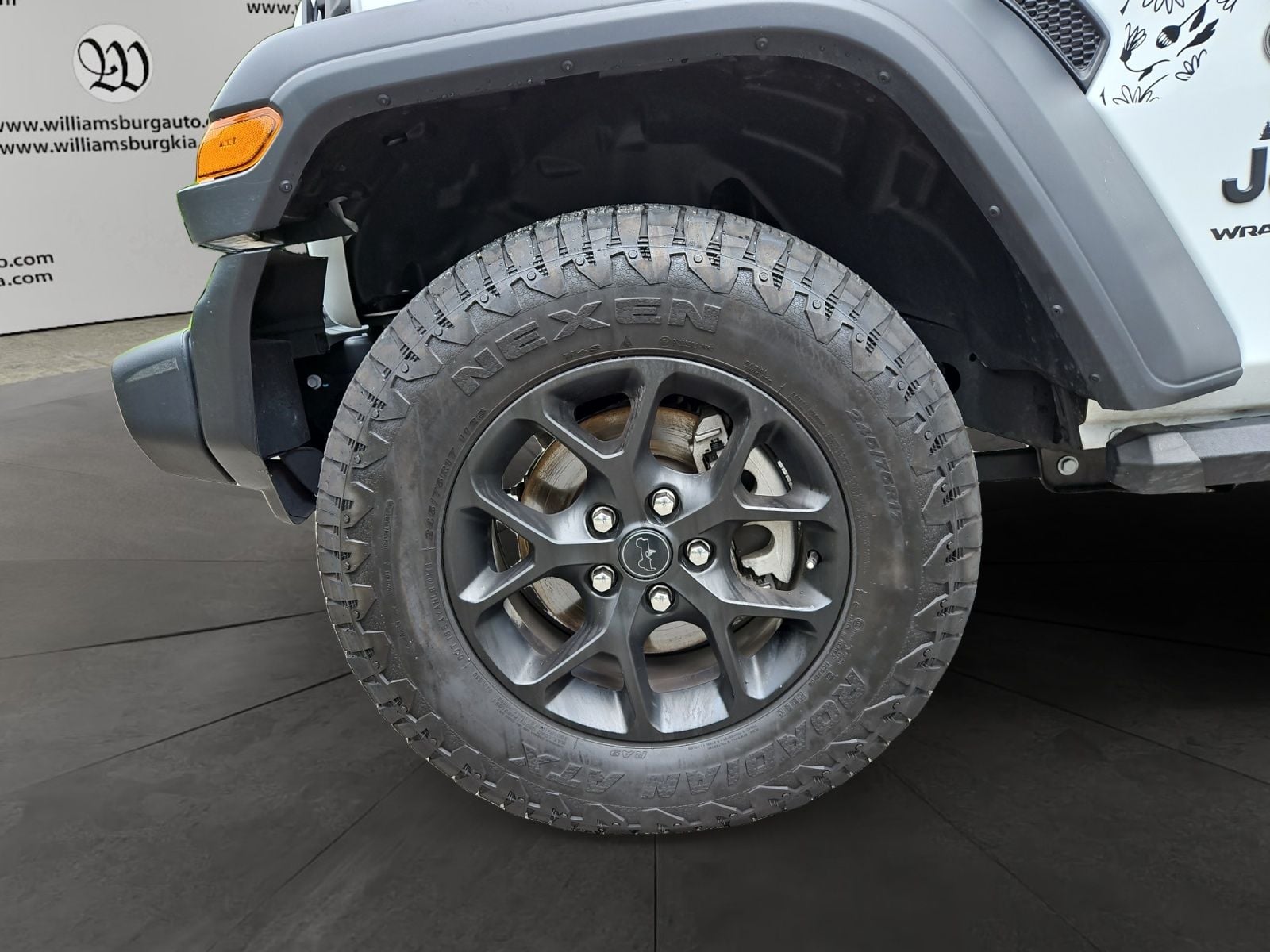 Pre-Owned 2024 Jeep Wrangler Sport S - photo - 13