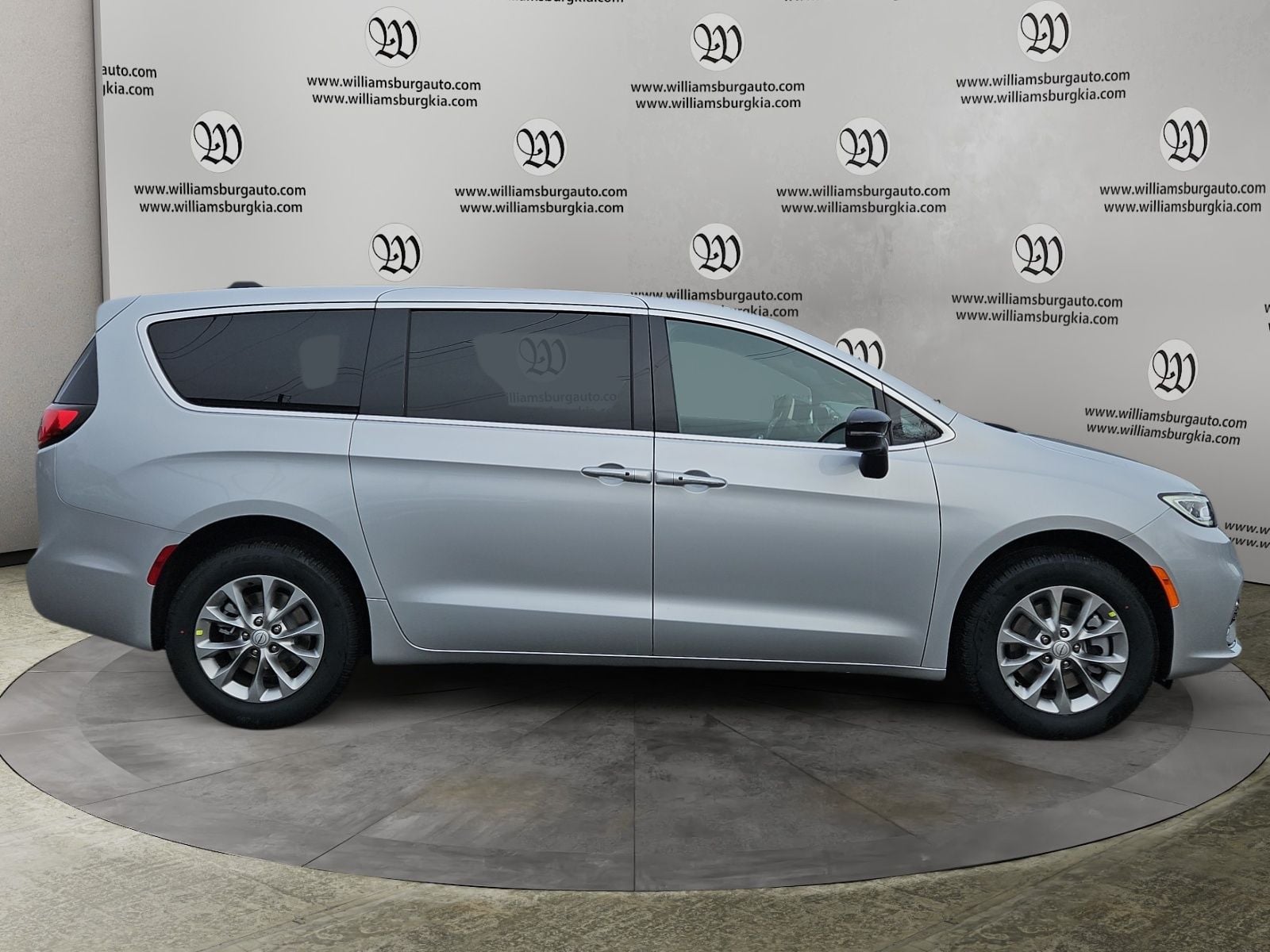 New 2026 Chrysler Pacifica Limited - photo - 5