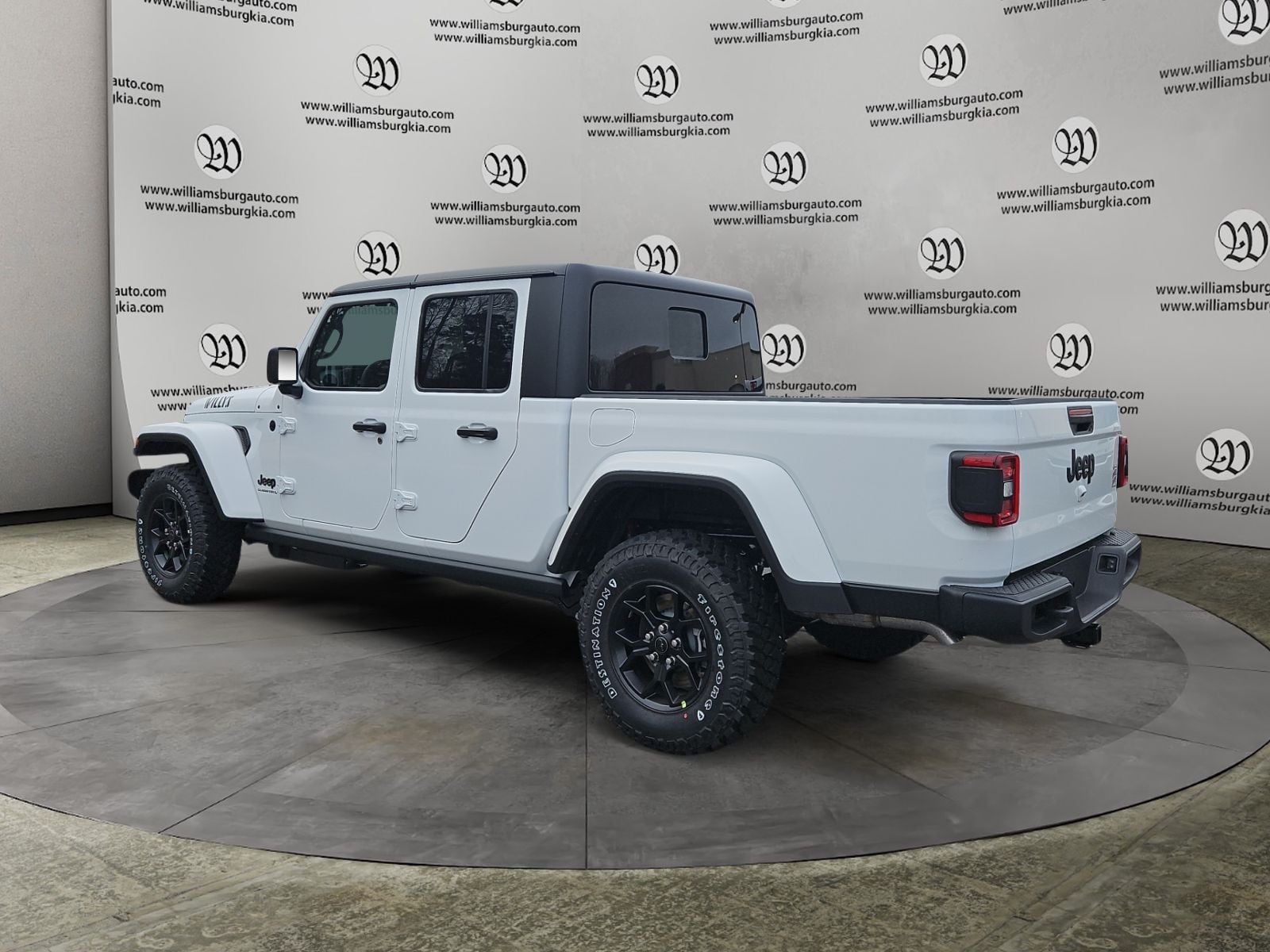 New 2026 Jeep Gladiator Willys - photo - 2