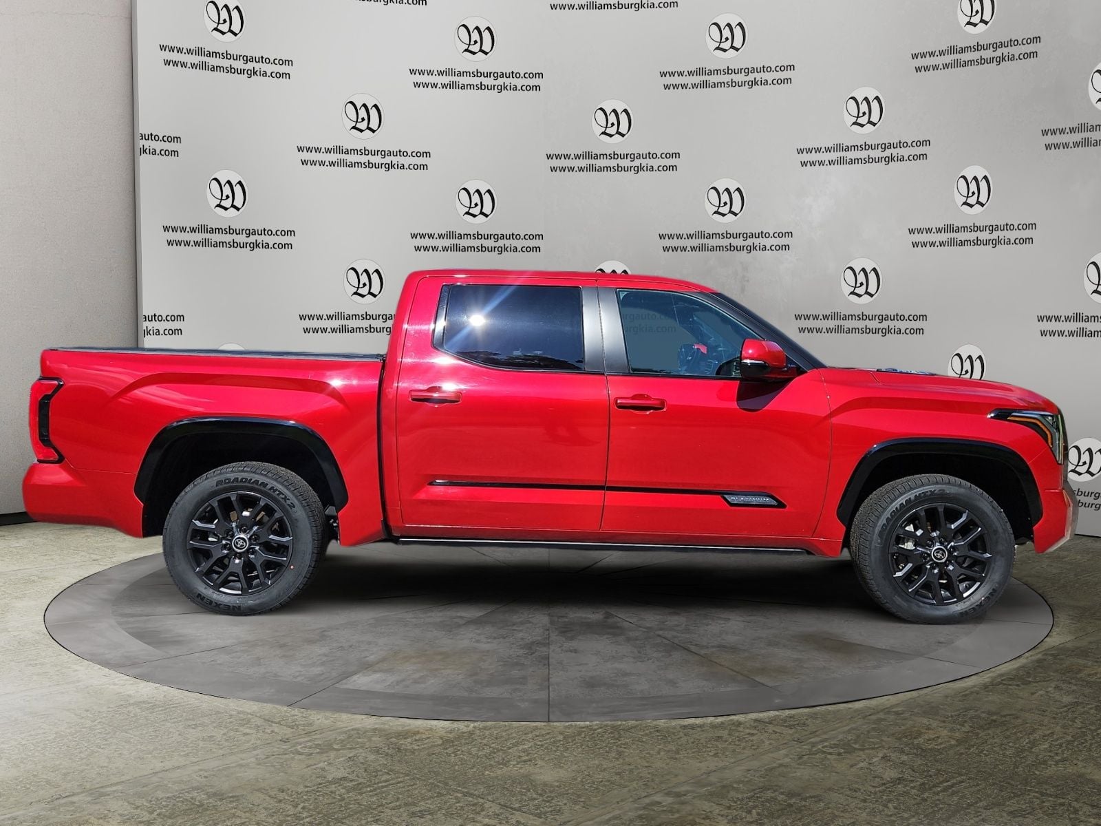 Pre-Owned 2024 Toyota Tundra Hybrid Platinum - photo - 5