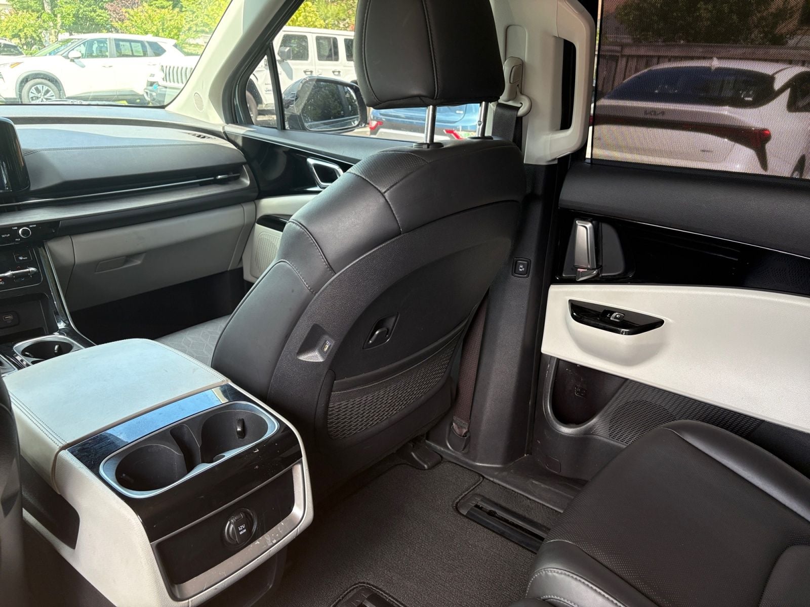 Pre-Owned 2024 Kia Carnival EX - photo - 17