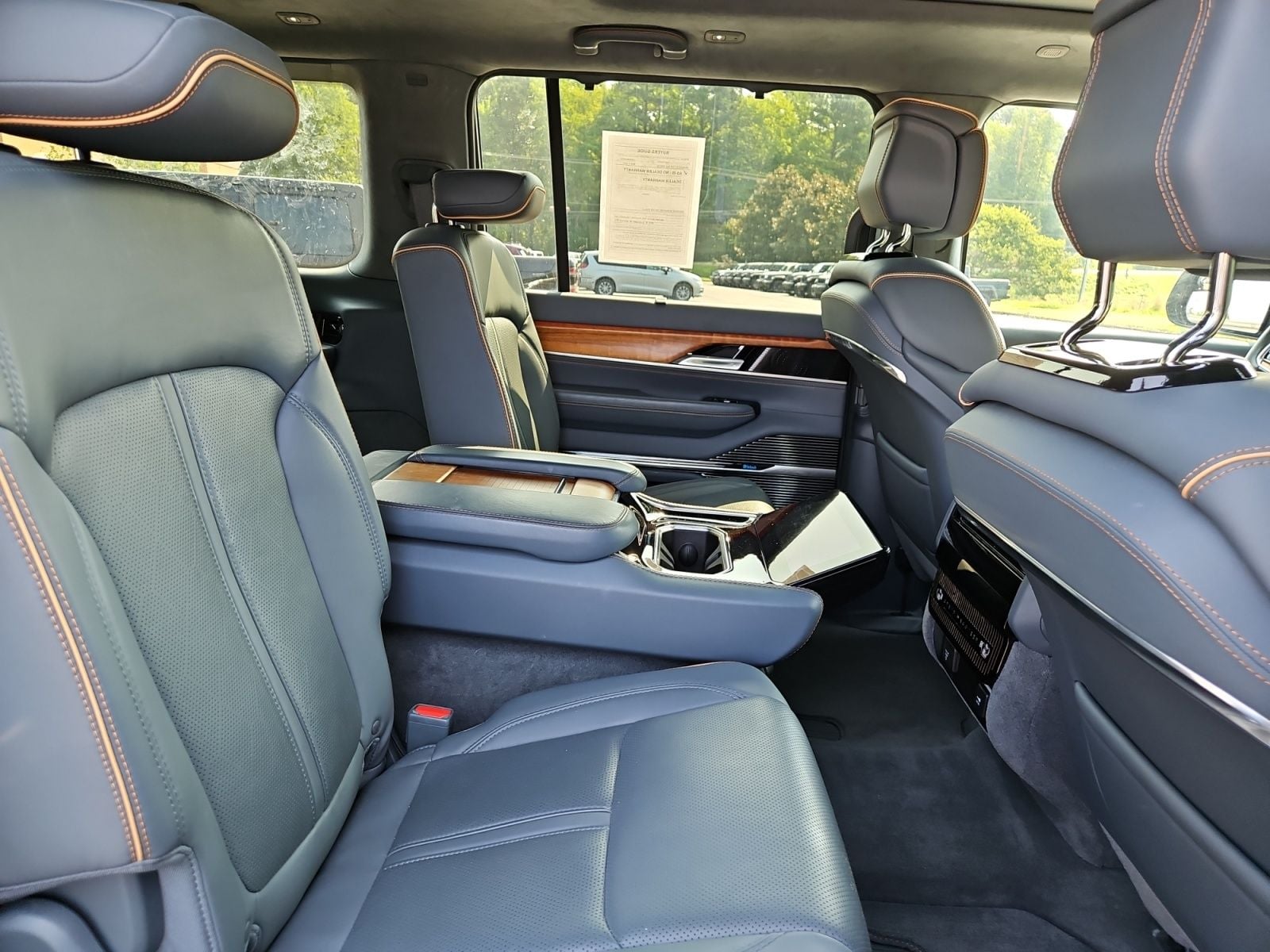 Pre-Owned 2022 Jeep Grand Wagoneer Series II - photo - 16