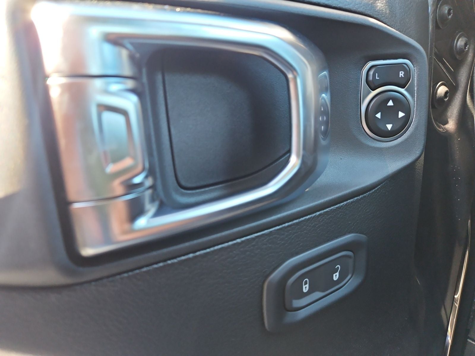 New 2026 Jeep Wrangler Sport S - photo - 21