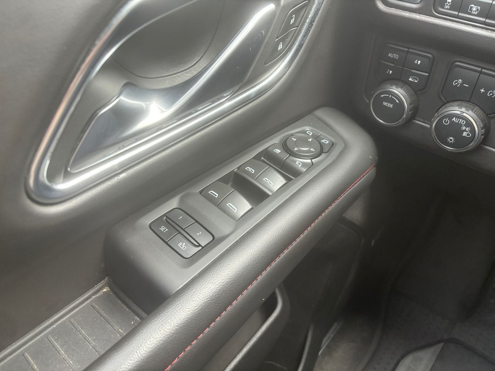 Pre-Owned 2024 Chevrolet Tahoe RST - photo - 19