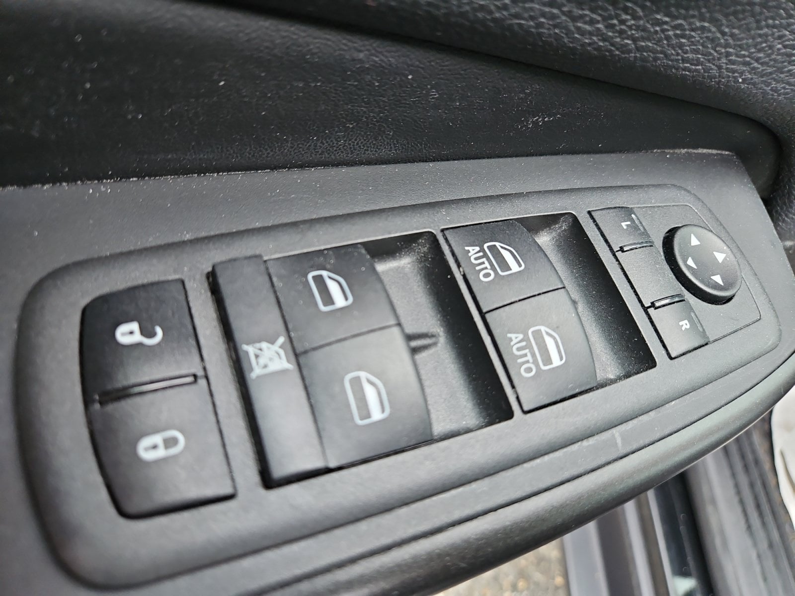 Pre-Owned 2022 Jeep Cherokee Trailhawk - photo - 21