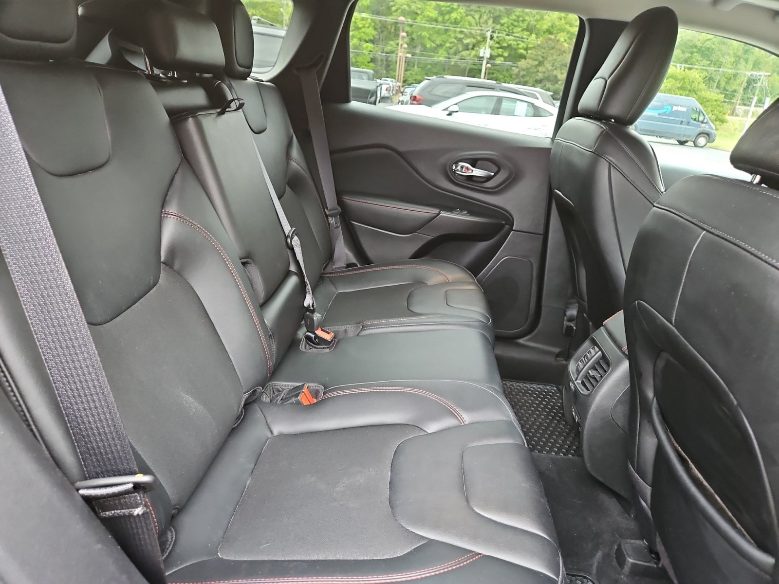 Pre-Owned 2022 Jeep Cherokee Trailhawk - photo - 16