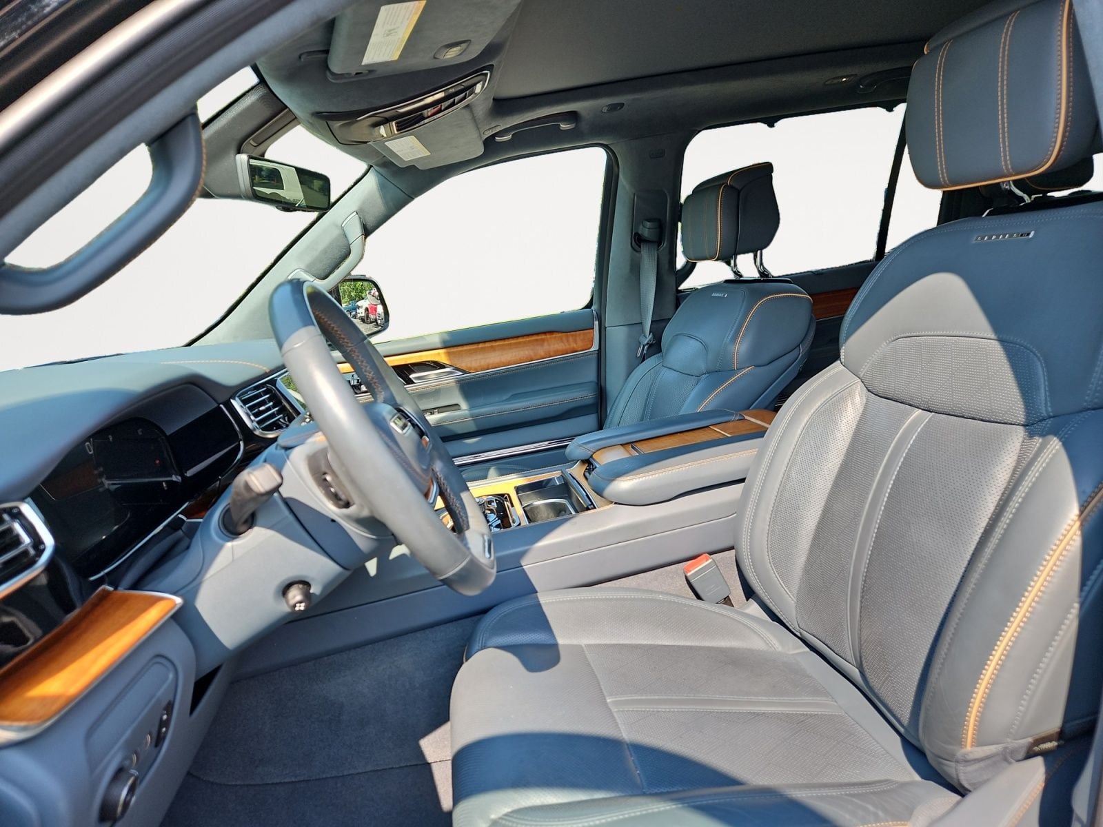 Pre-Owned 2022 Jeep Grand Wagoneer Series II - photo - 8
