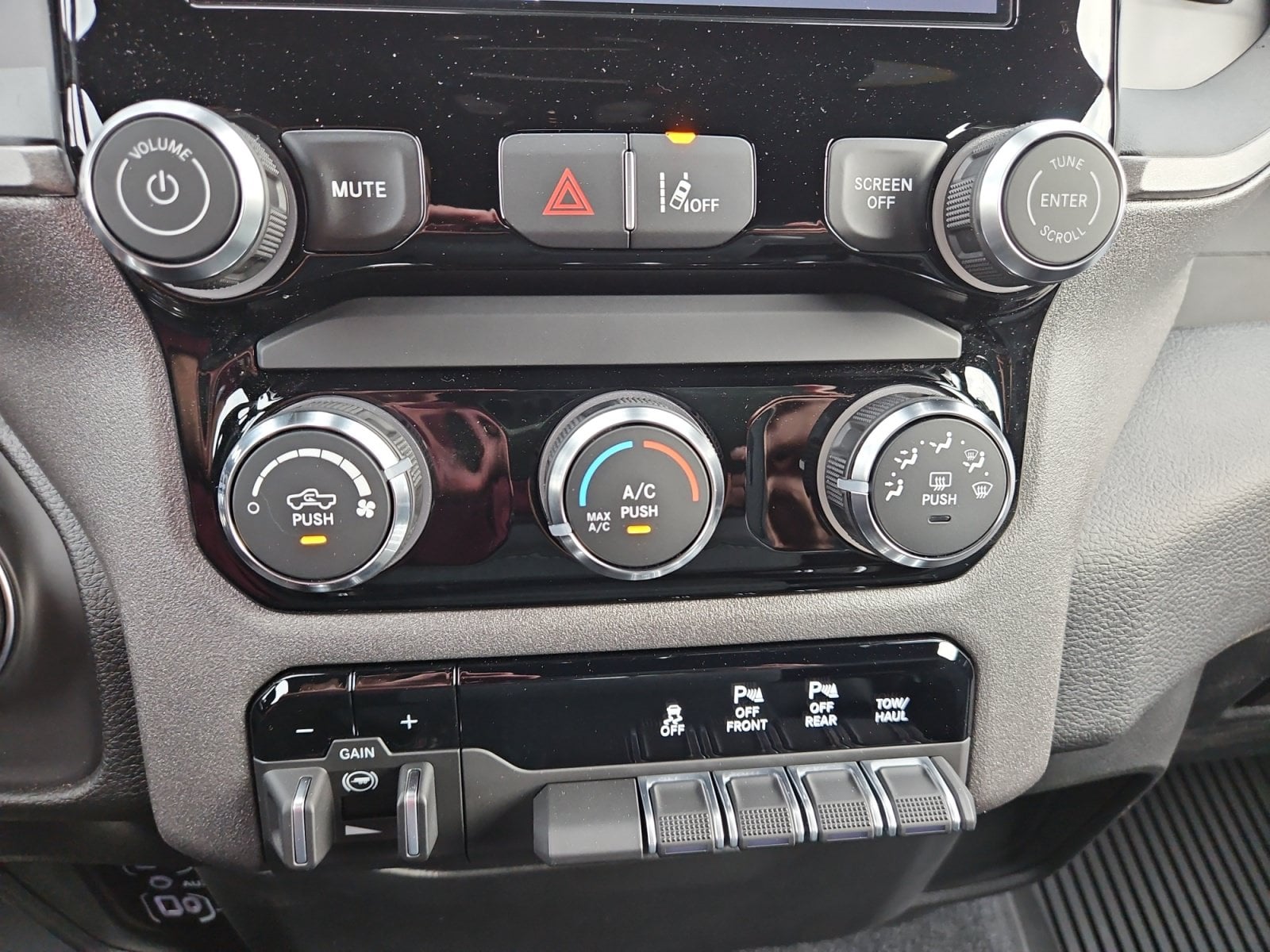 New 2026 Ram 1500 Tradesman - photo - 28
