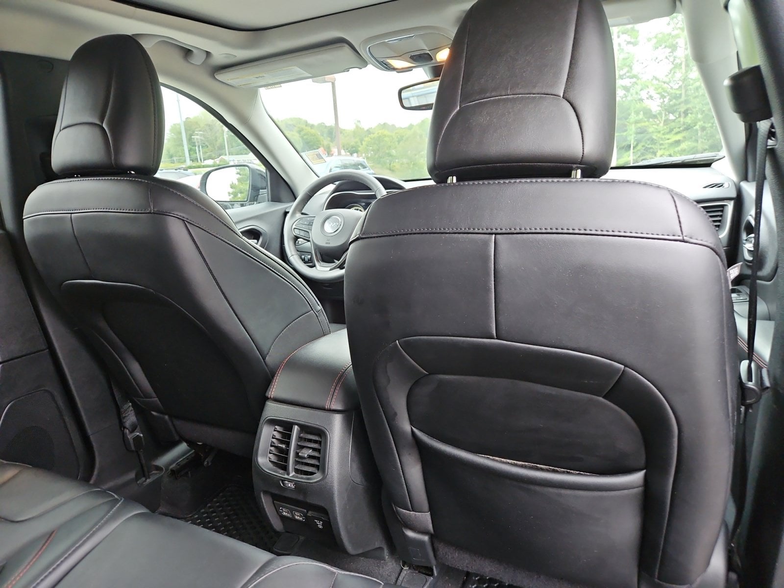 Pre-Owned 2022 Jeep Cherokee Trailhawk - photo - 17
