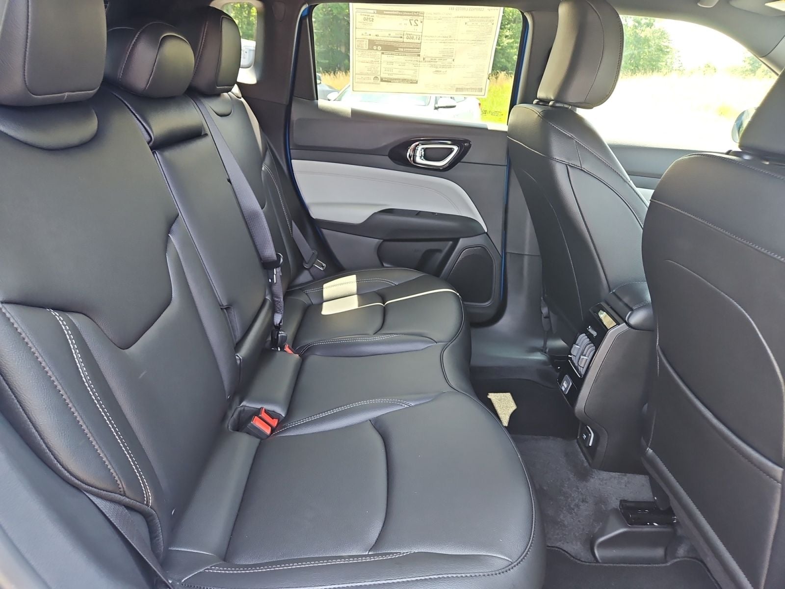 New 2025 Jeep Compass Limited - photo - 16