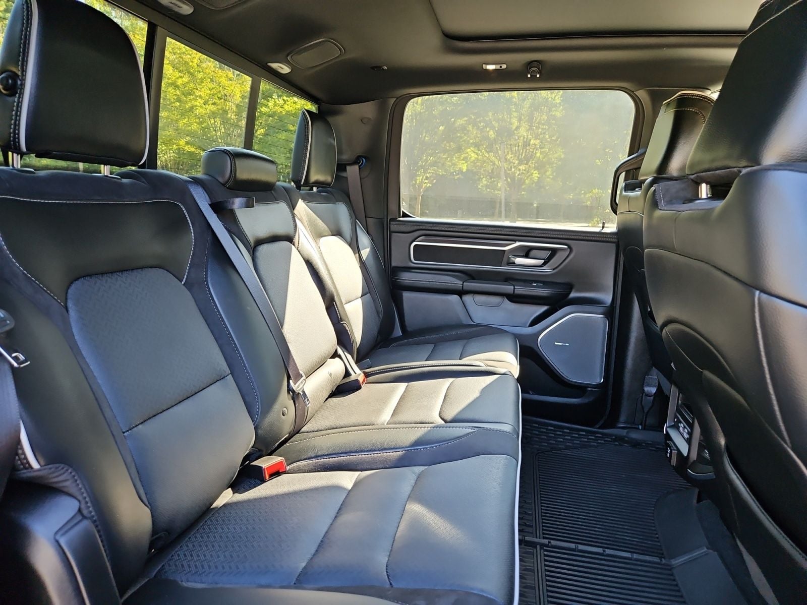 Pre-Owned 2025 Ram 1500 Laramie - photo - 16