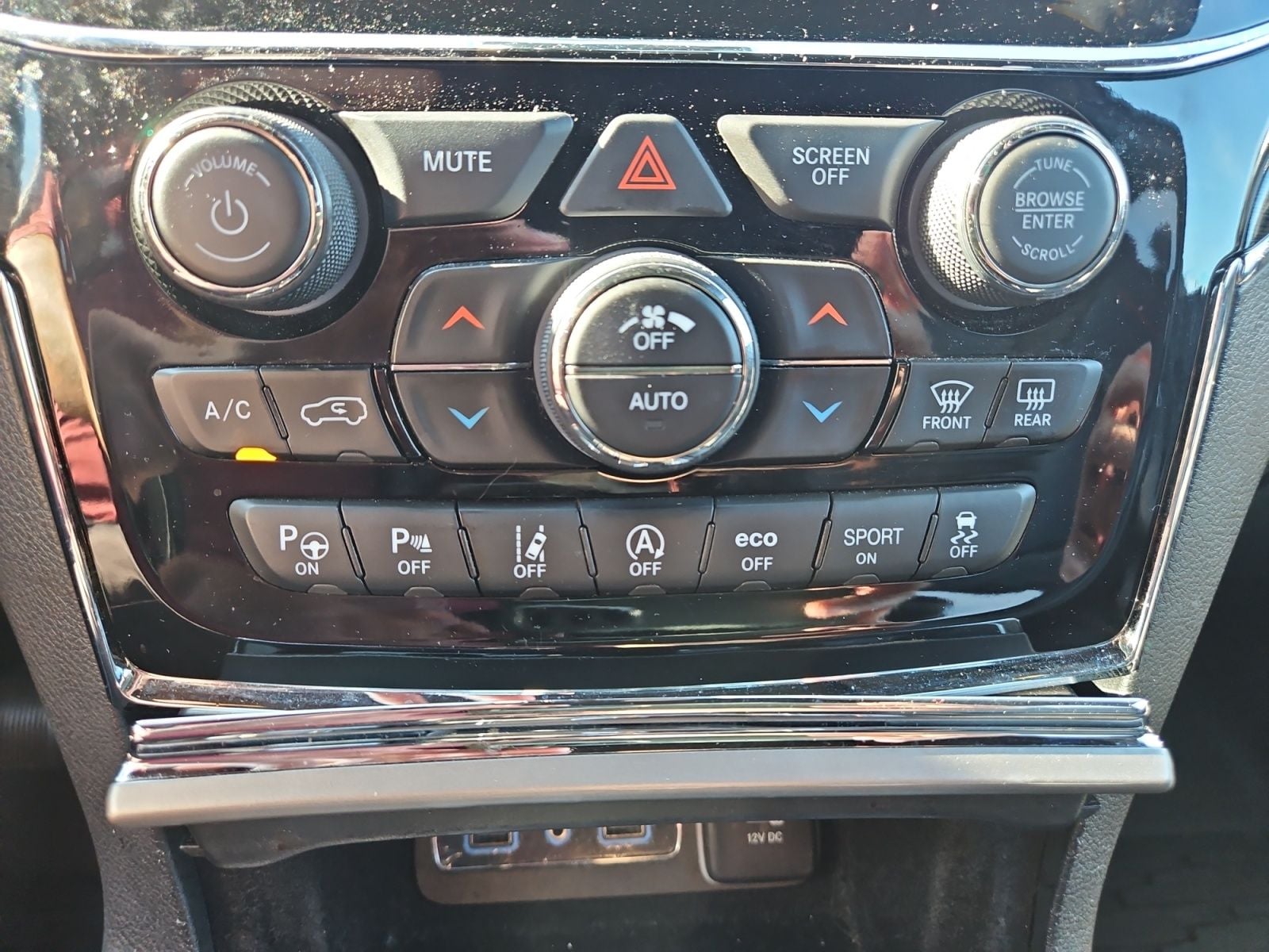 Pre-Owned 2020 Jeep Grand Cherokee Trailhawk - photo - 26