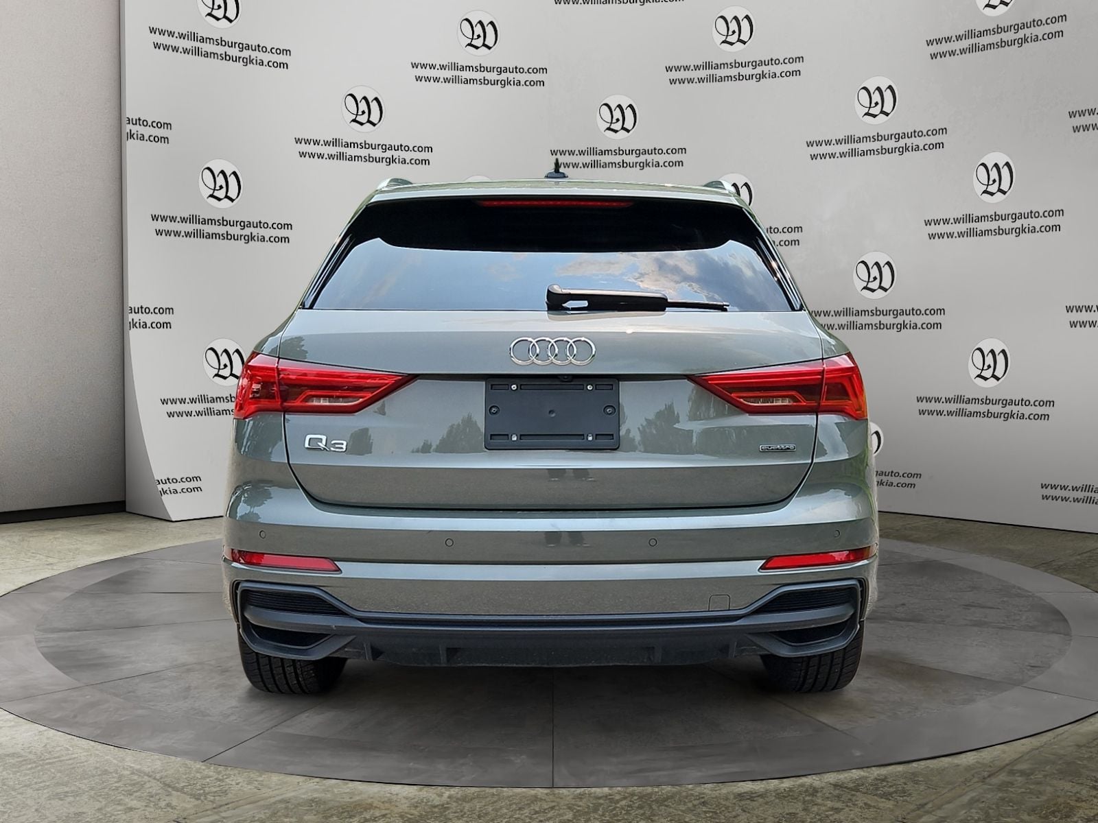 Pre-Owned 2024 Audi Q3 Premium - photo - 3