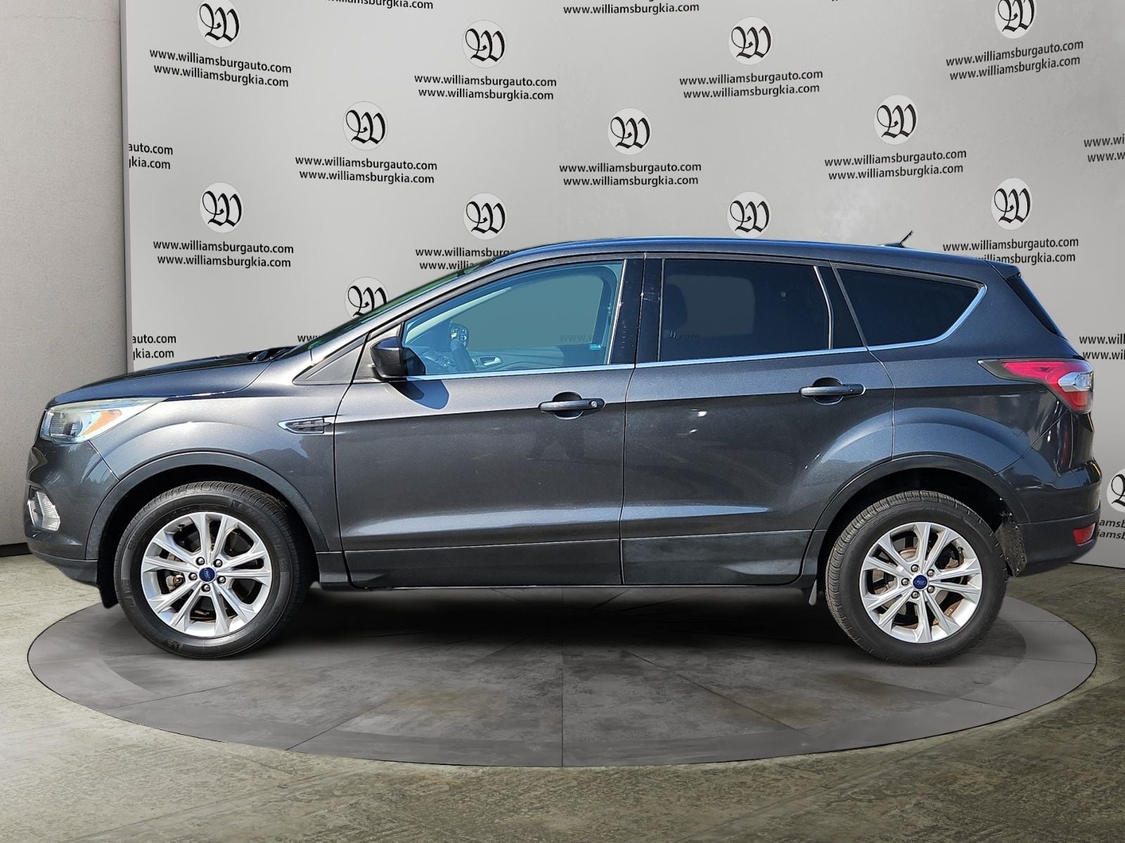 Pre-Owned 2017 Ford Escape SE - photo - 1