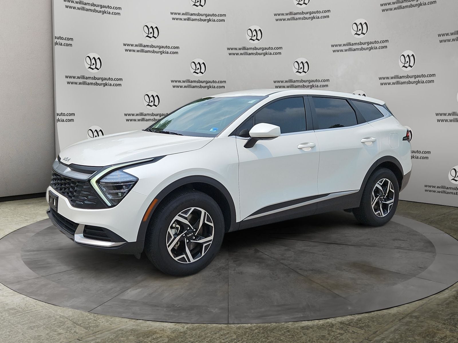 Pre-Owned 2025 Kia Sportage LX - photo - 0