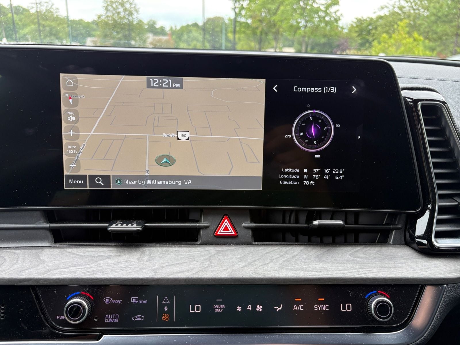 Pre-Owned 2024 Kia Sportage Plug-In Hybrid X-Line Prestige - photo - 27