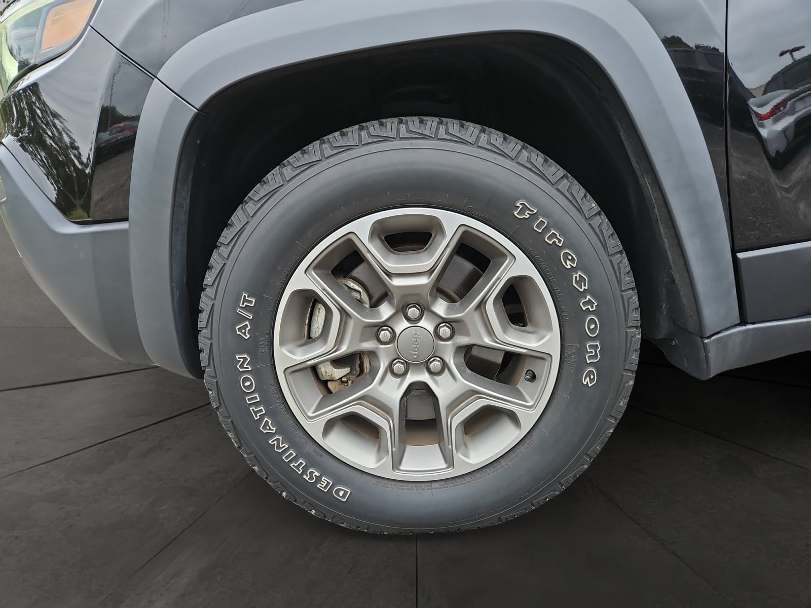 Pre-Owned 2022 Jeep Cherokee Trailhawk - photo - 13