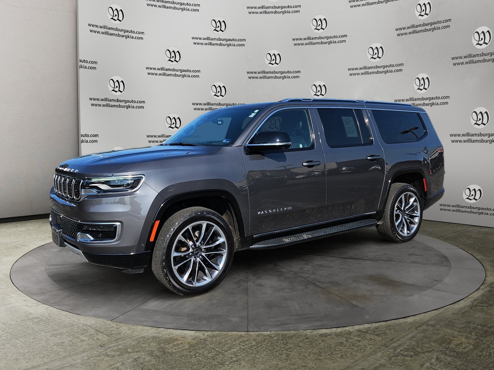 Pre-Owned 2024 Jeep Wagoneer L Series II - photo - 0