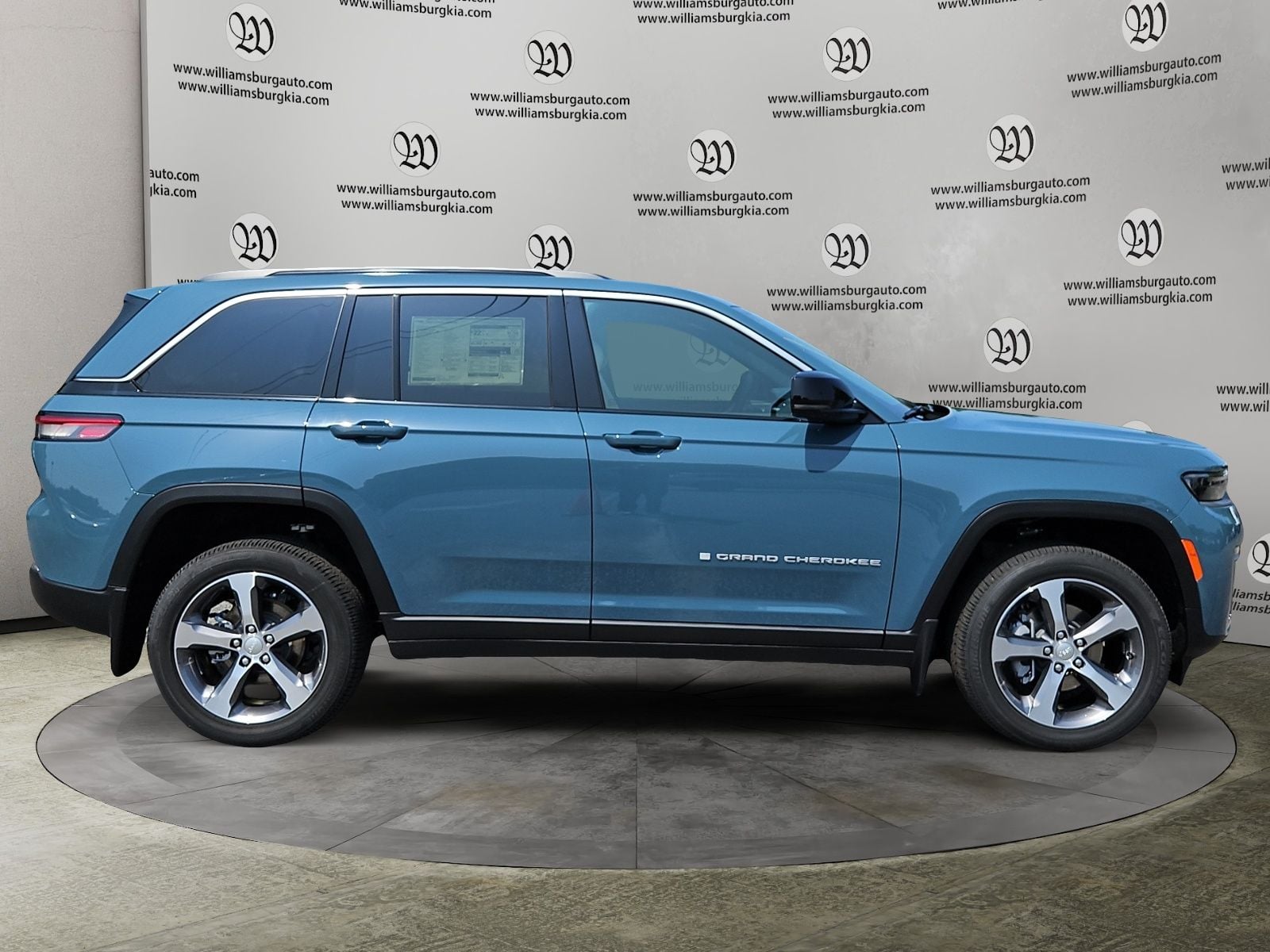 New 2026 Jeep Grand Cherokee Limited - photo - 5